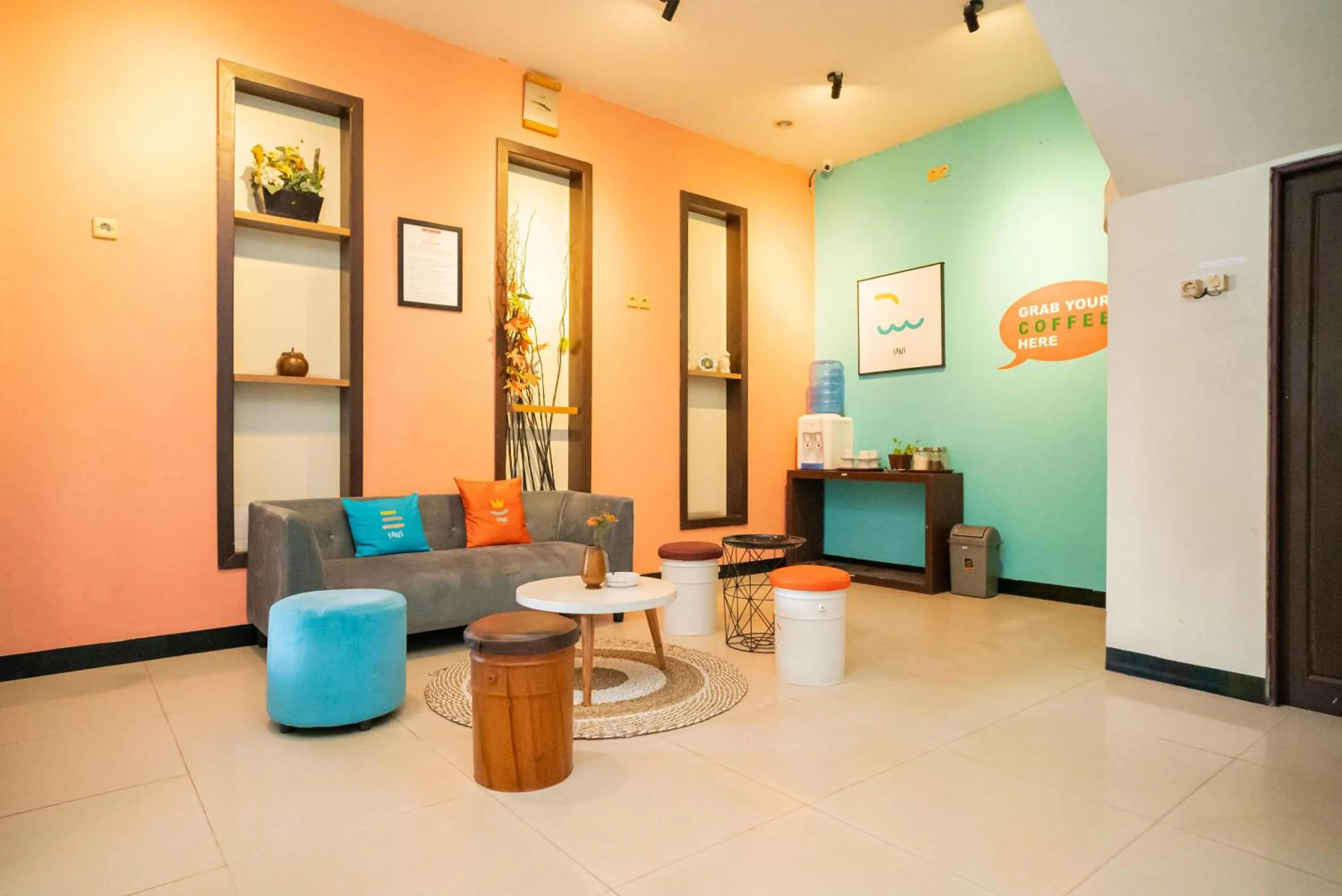 Lobby or reception in Sans Hotel Zam-Zam Syariah Palangkaraya