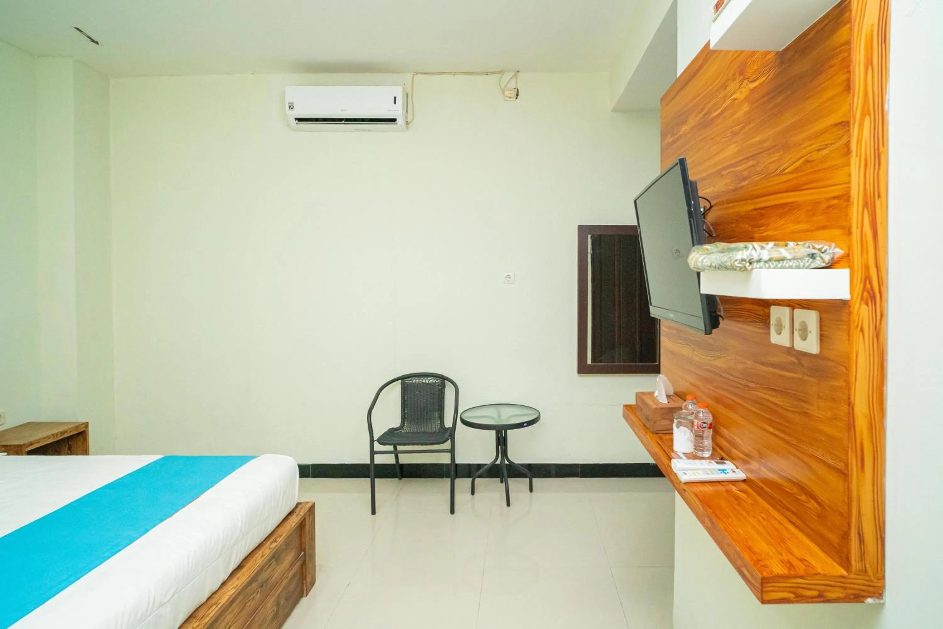 Bedroom, Bed in Sans Hotel Zam-Zam Syariah Palangkaraya