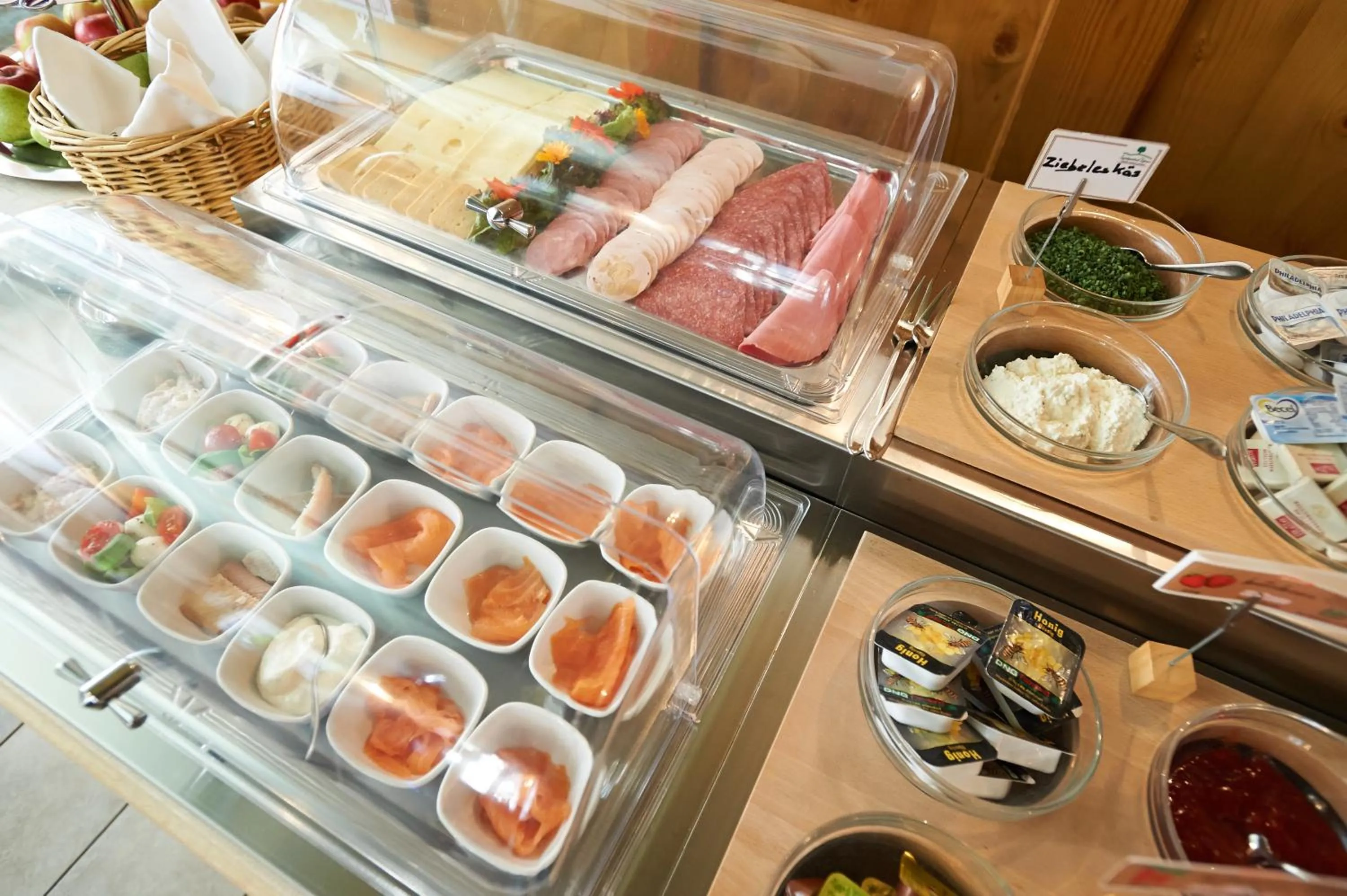 Buffet breakfast in Landgasthof Zehner