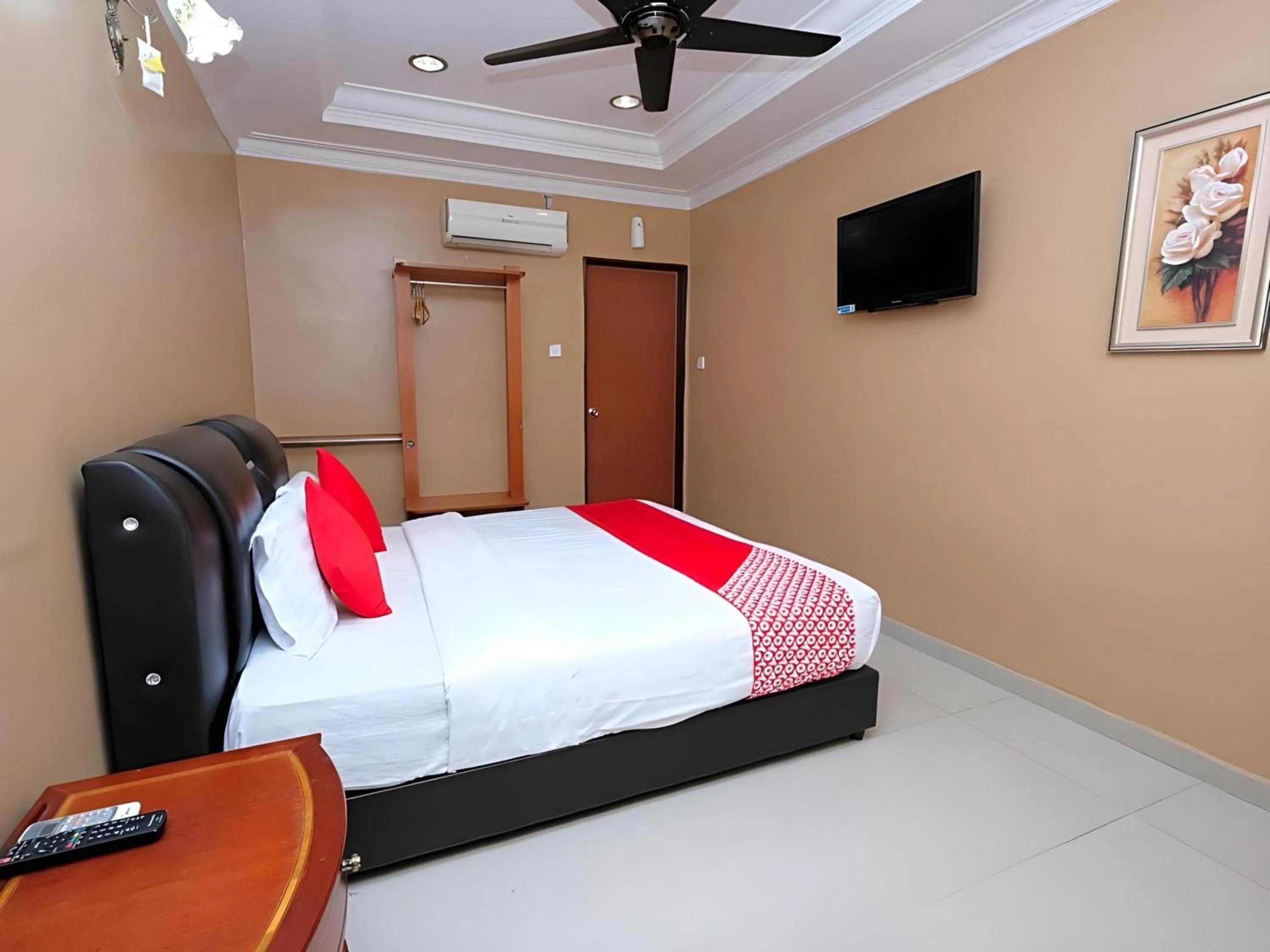 Photo of the whole room, Bed in Hotel O Ayuni Hotel