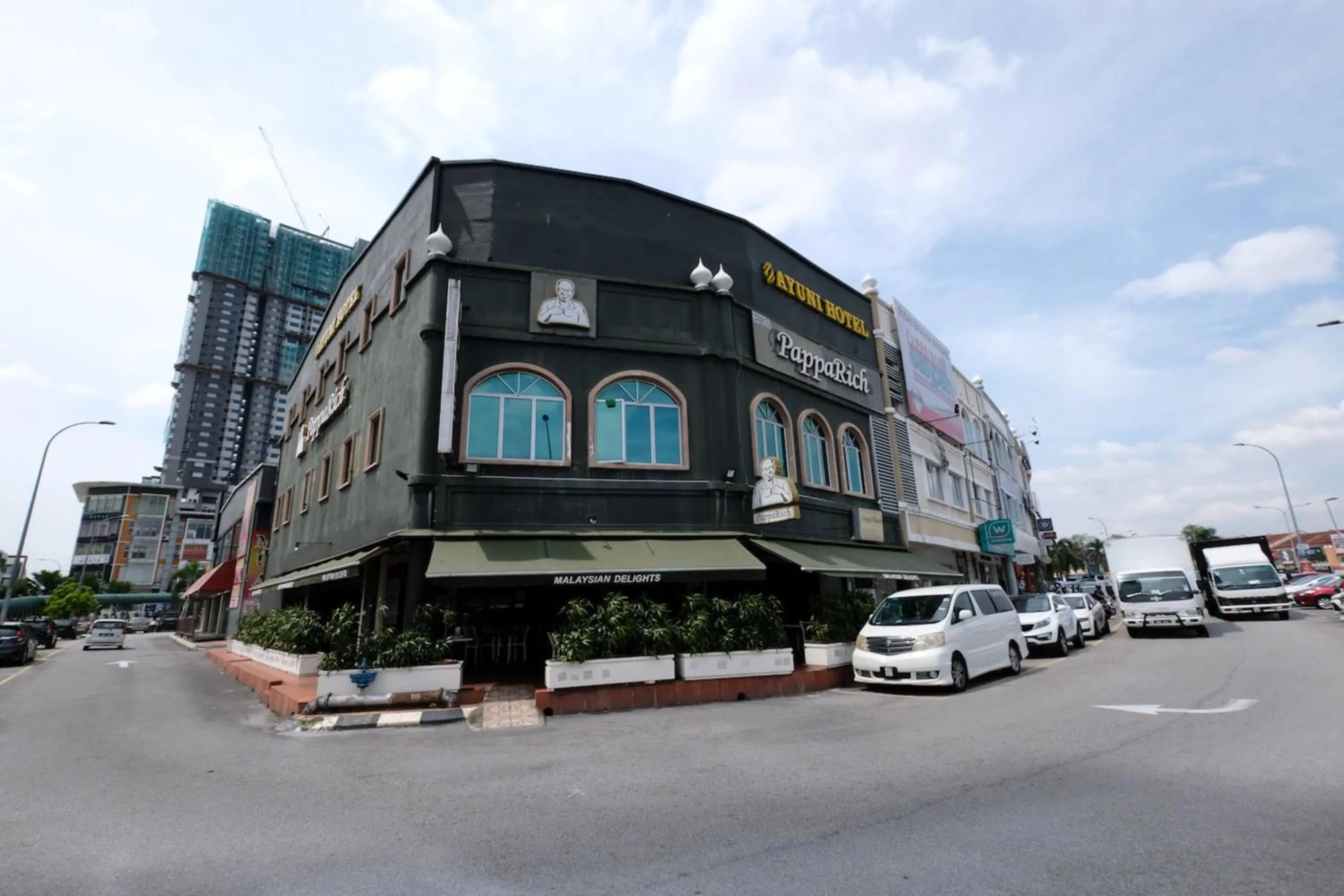 Facade/entrance in Hotel O Ayuni Hotel