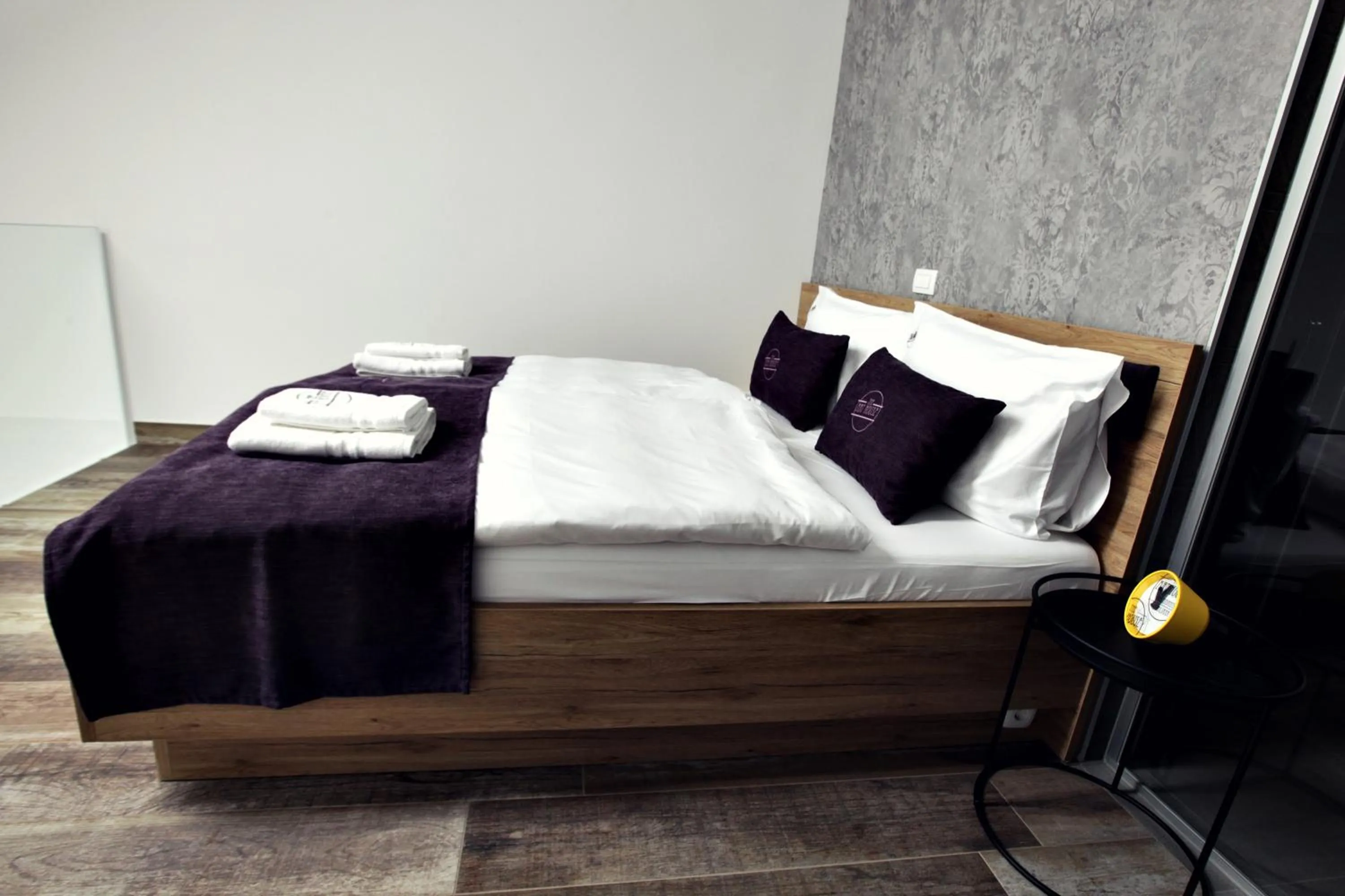 Bed in Apartments The Art House