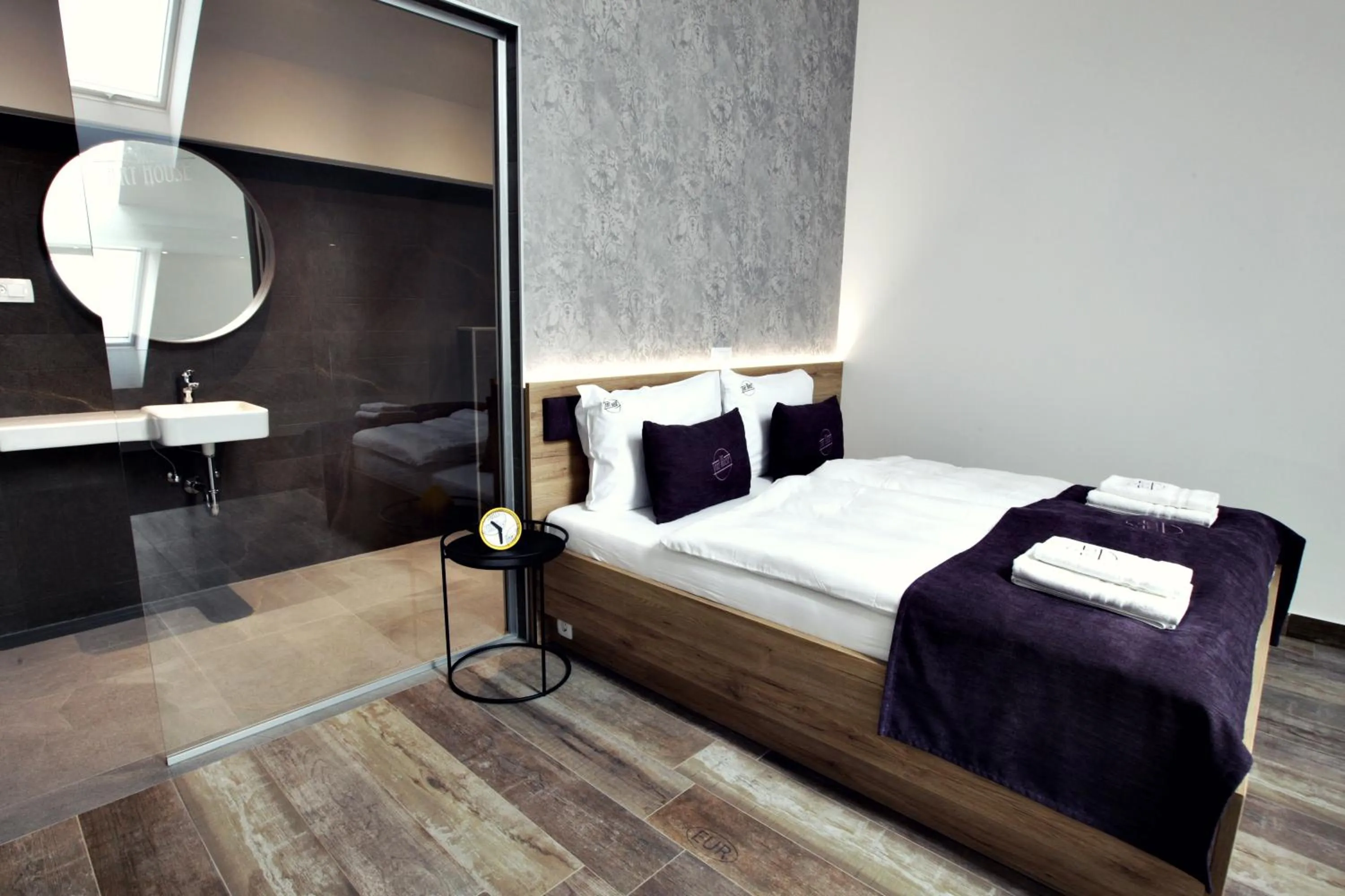 Bed in Apartments The Art House