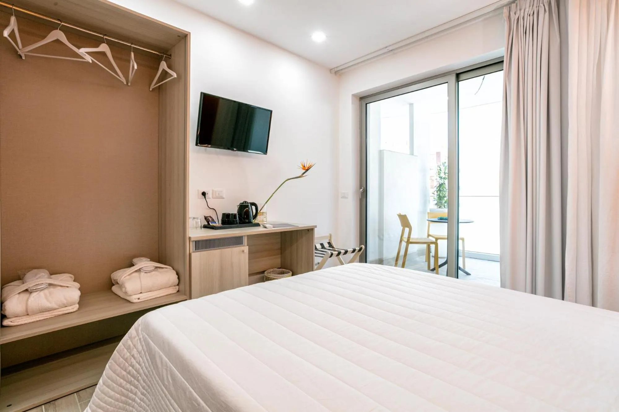 Bed in Manzoni Elements