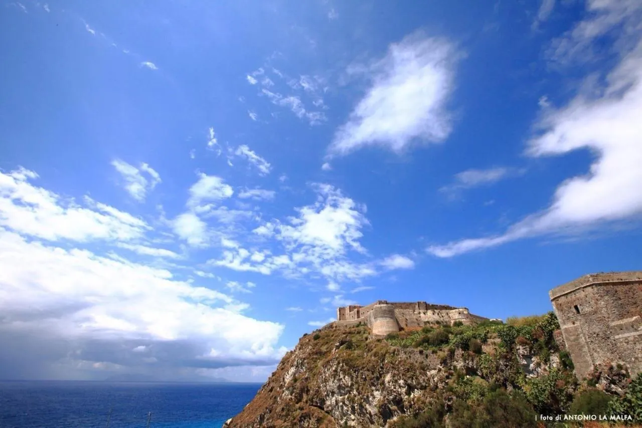 Natural landscape in Manzoni Elements