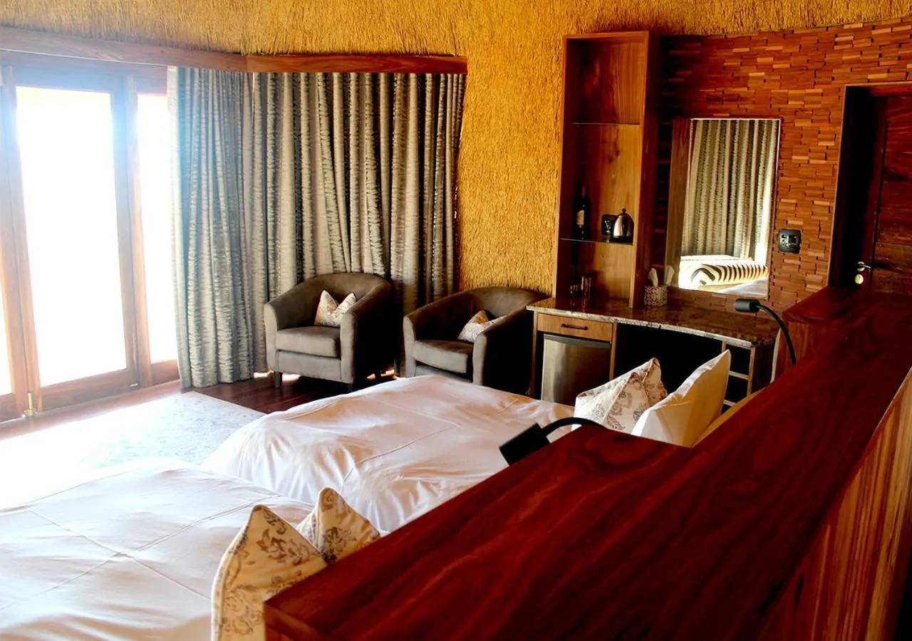 Photo of the whole room, Bed in Desert Hills Lodge