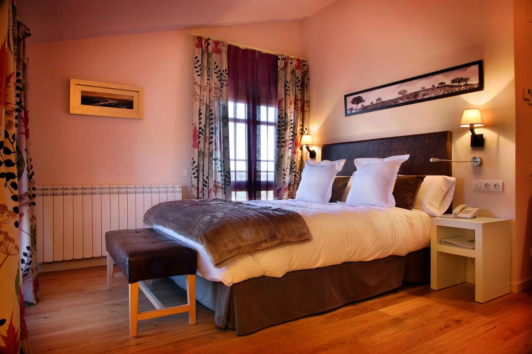 Property building, Bed in Hostería de Guara