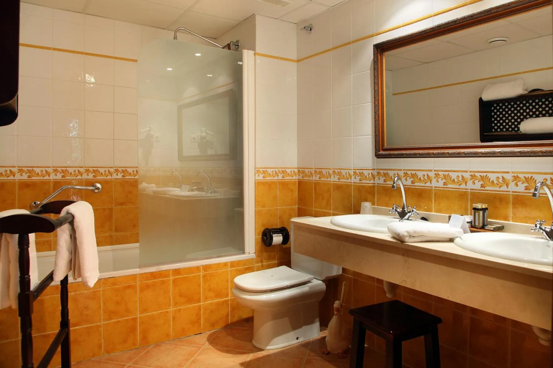 Property building in Hostería de Guara