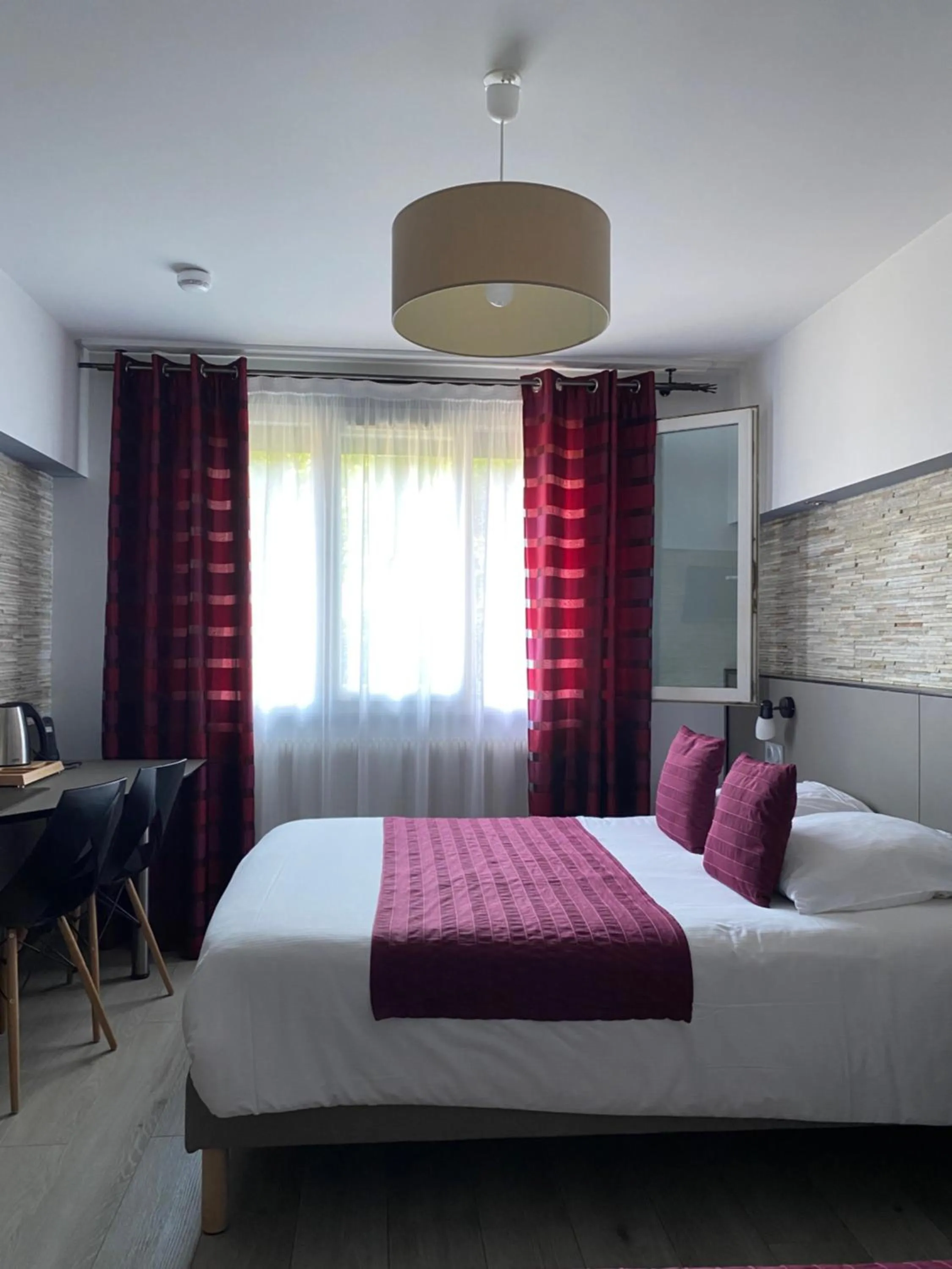 Bed in Auberge des Moulins