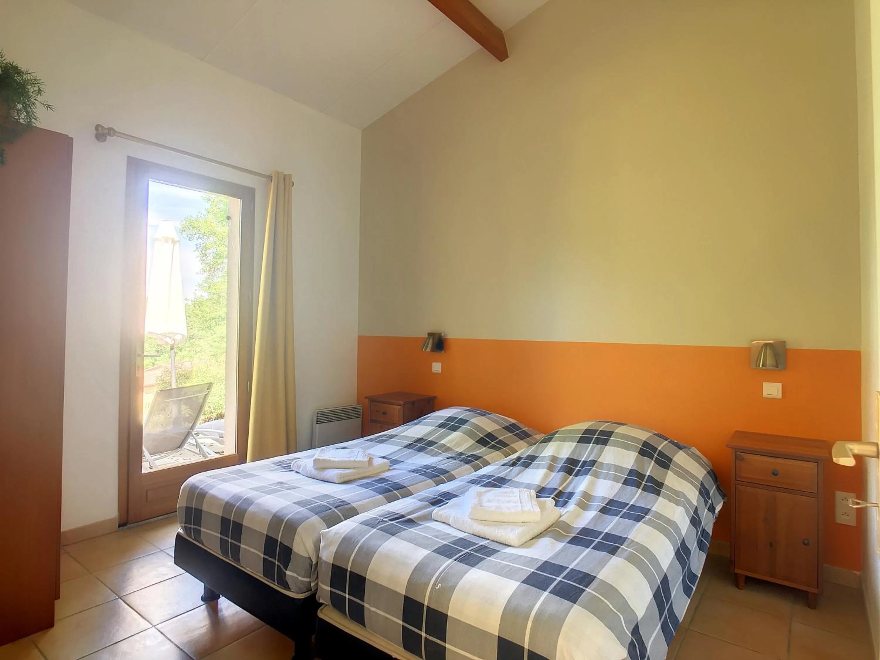 Bed in Village de Montmarsis