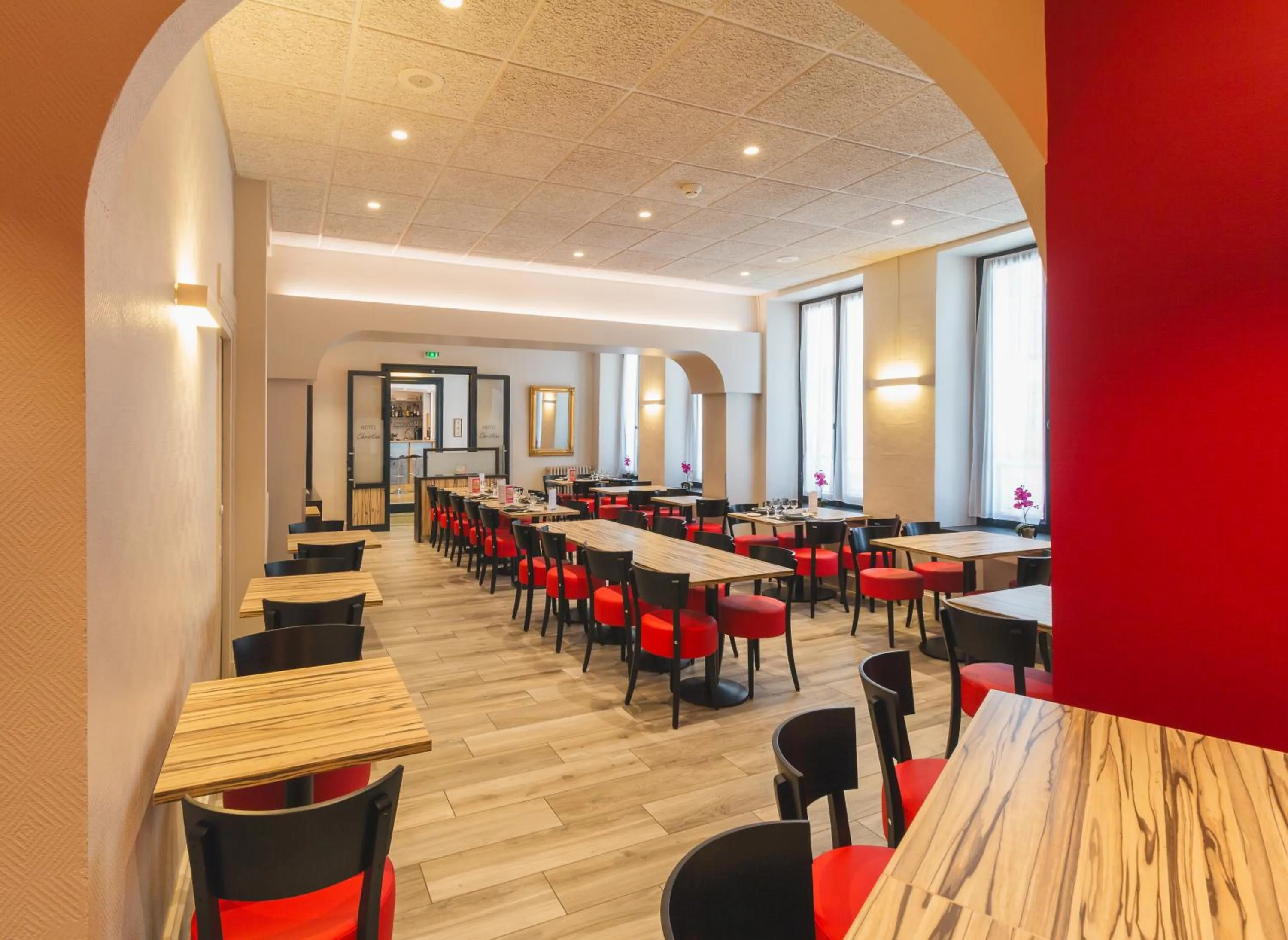 Restaurant/places to eat in Hotel Christian