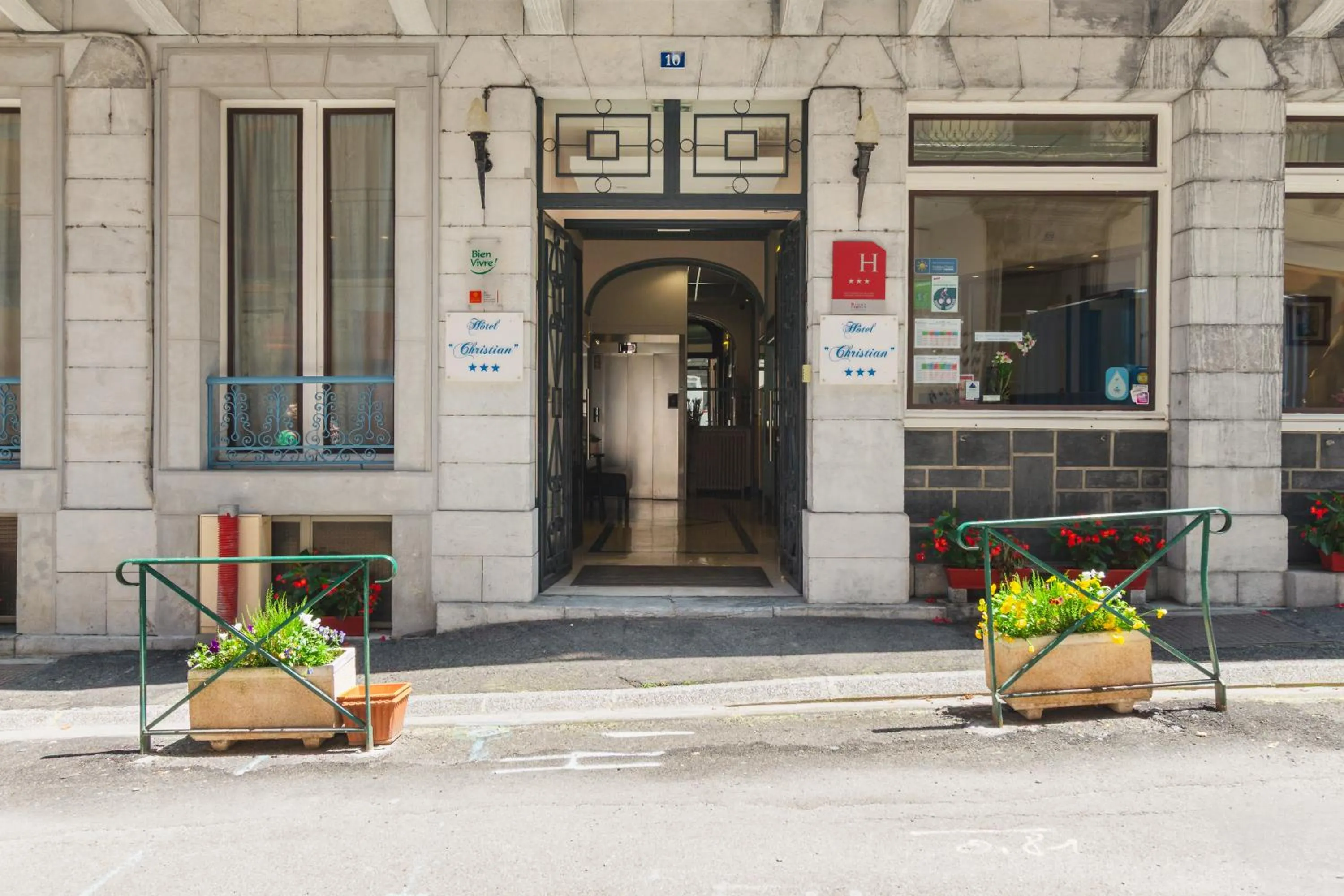 Facade/entrance in Hotel Christian