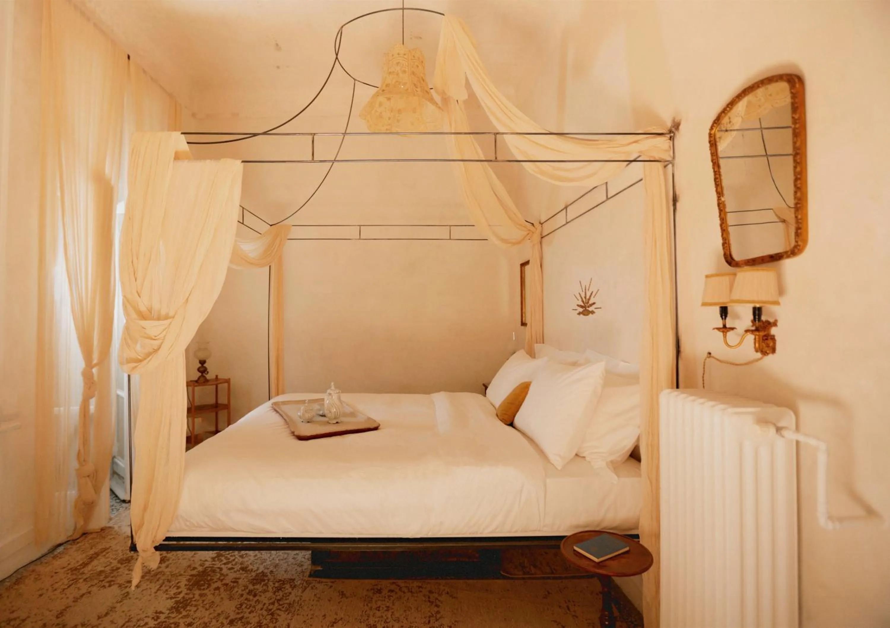 Photo of the whole room, Bed in Shila Athens