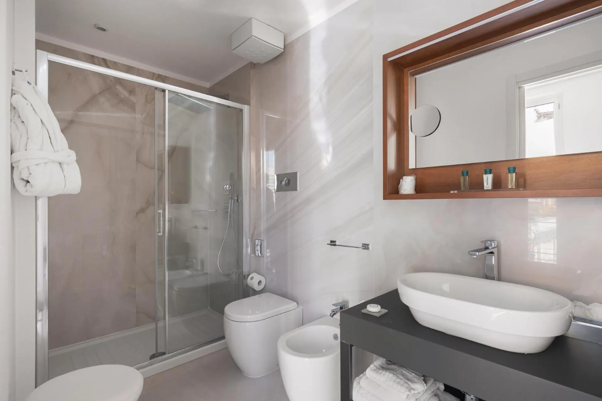 Bathroom in Palazzo Sovrana Serviced Luxury Apartments