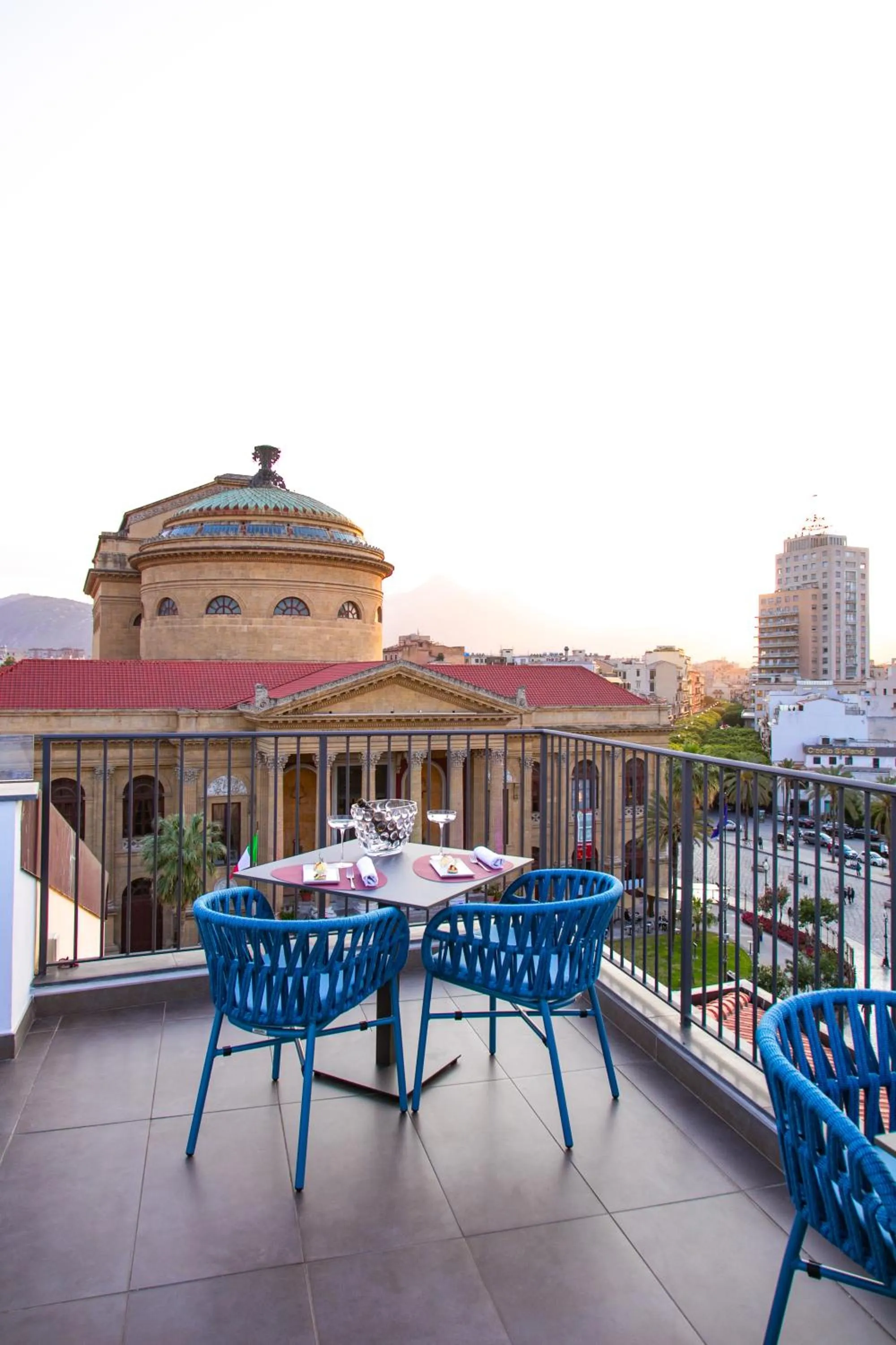 Restaurant/places to eat in Palazzo Sovrana Serviced Luxury Apartments