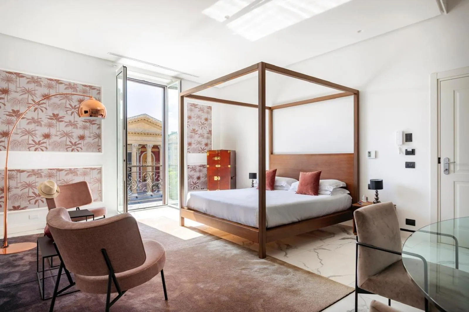 Bed in Palazzo Sovrana Serviced Luxury Apartments