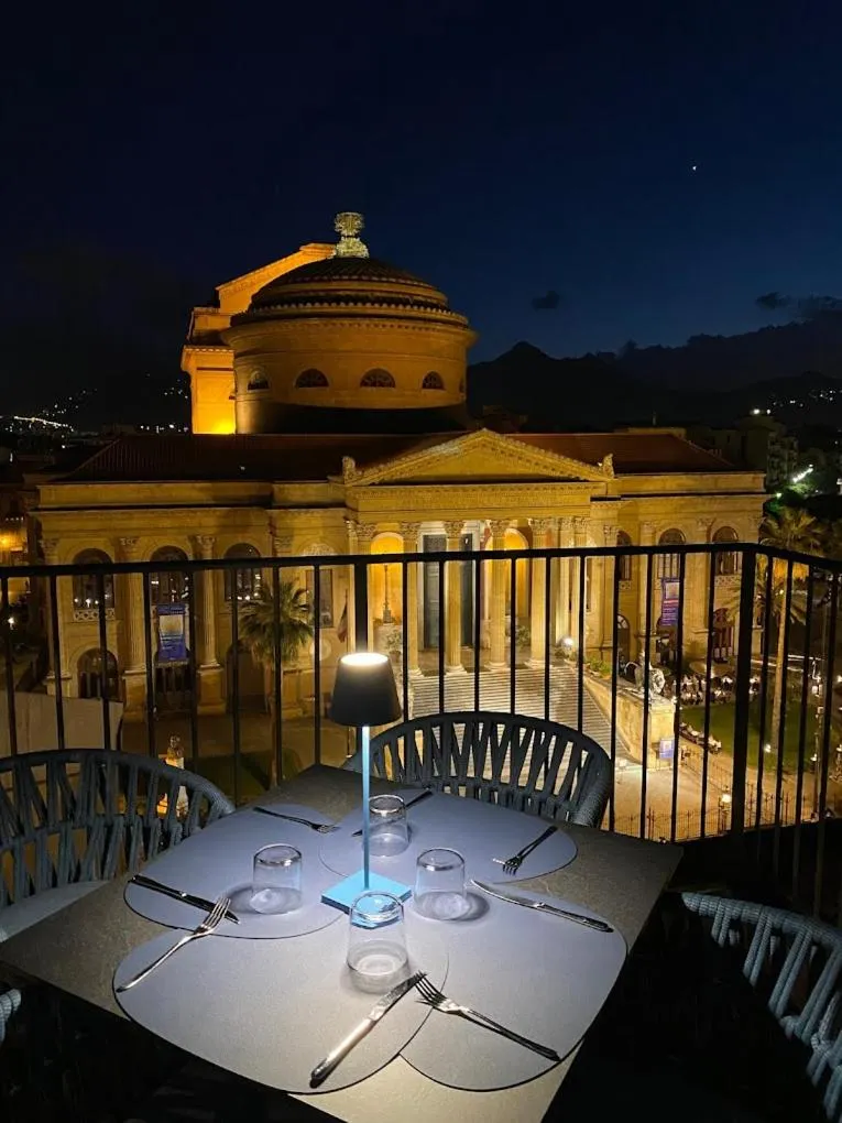 Restaurant/places to eat in Palazzo Sovrana Serviced Luxury Apartments