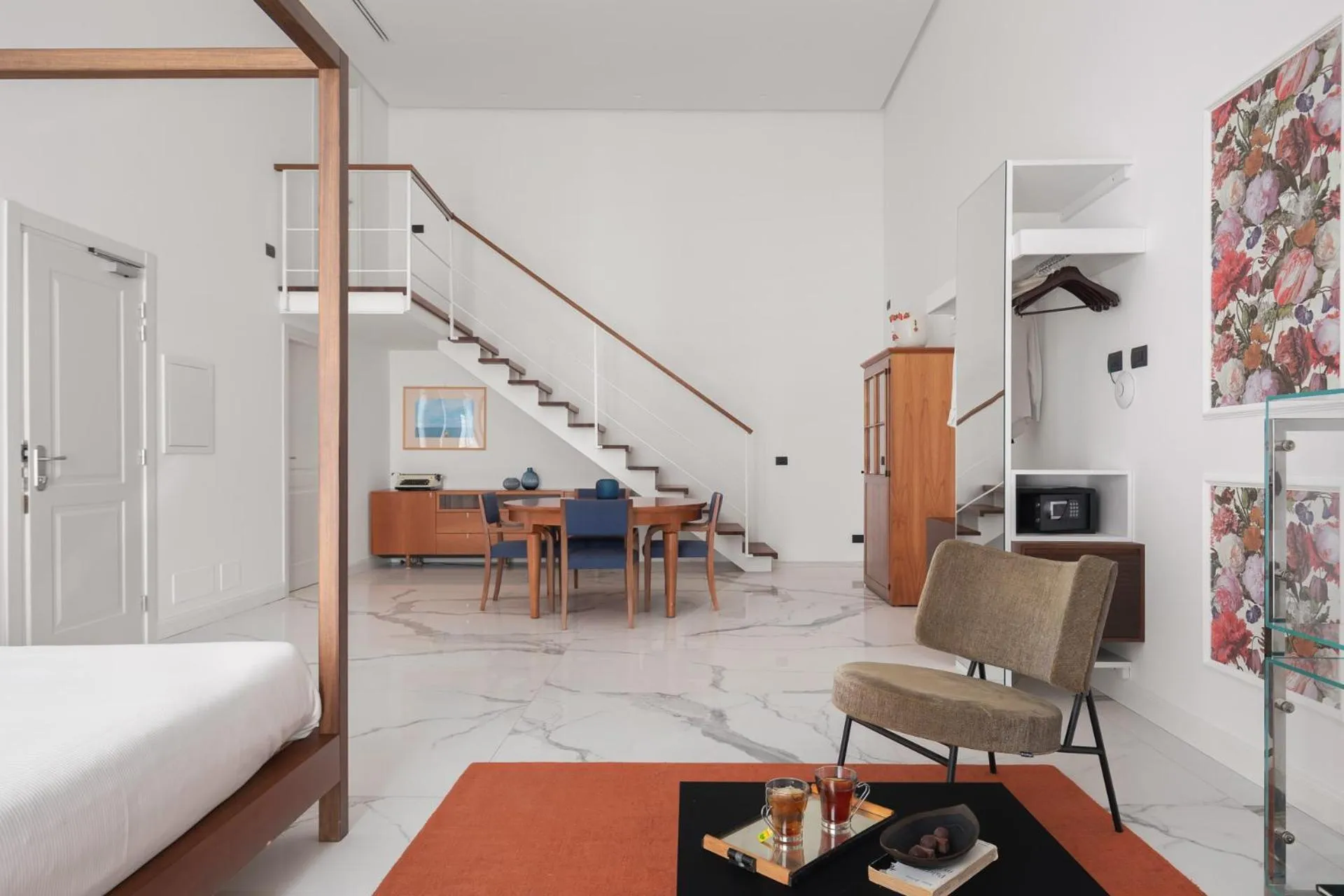 Living room, Bed in Palazzo Sovrana Serviced Luxury Apartments