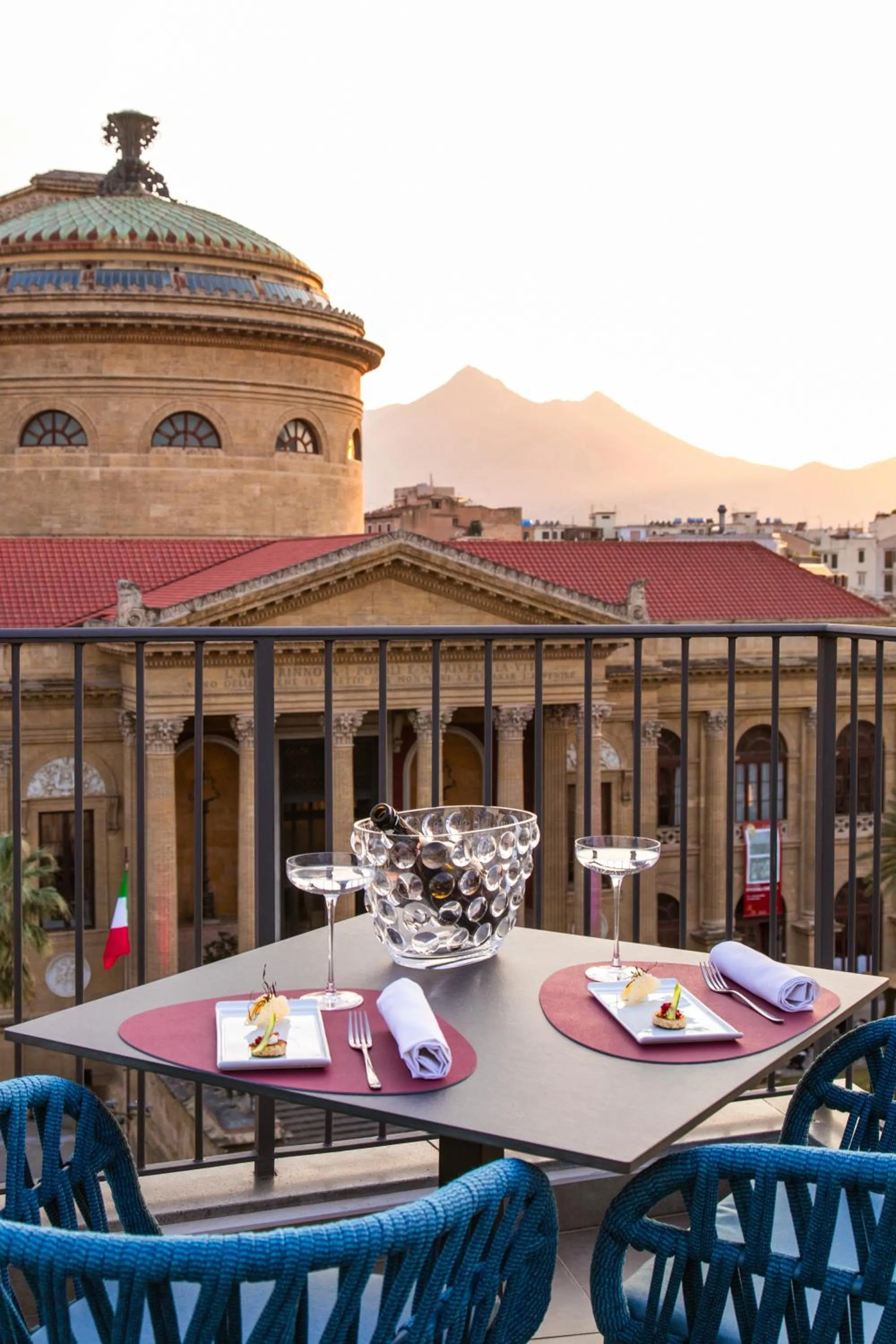 Restaurant/places to eat in Palazzo Sovrana Serviced Luxury Apartments