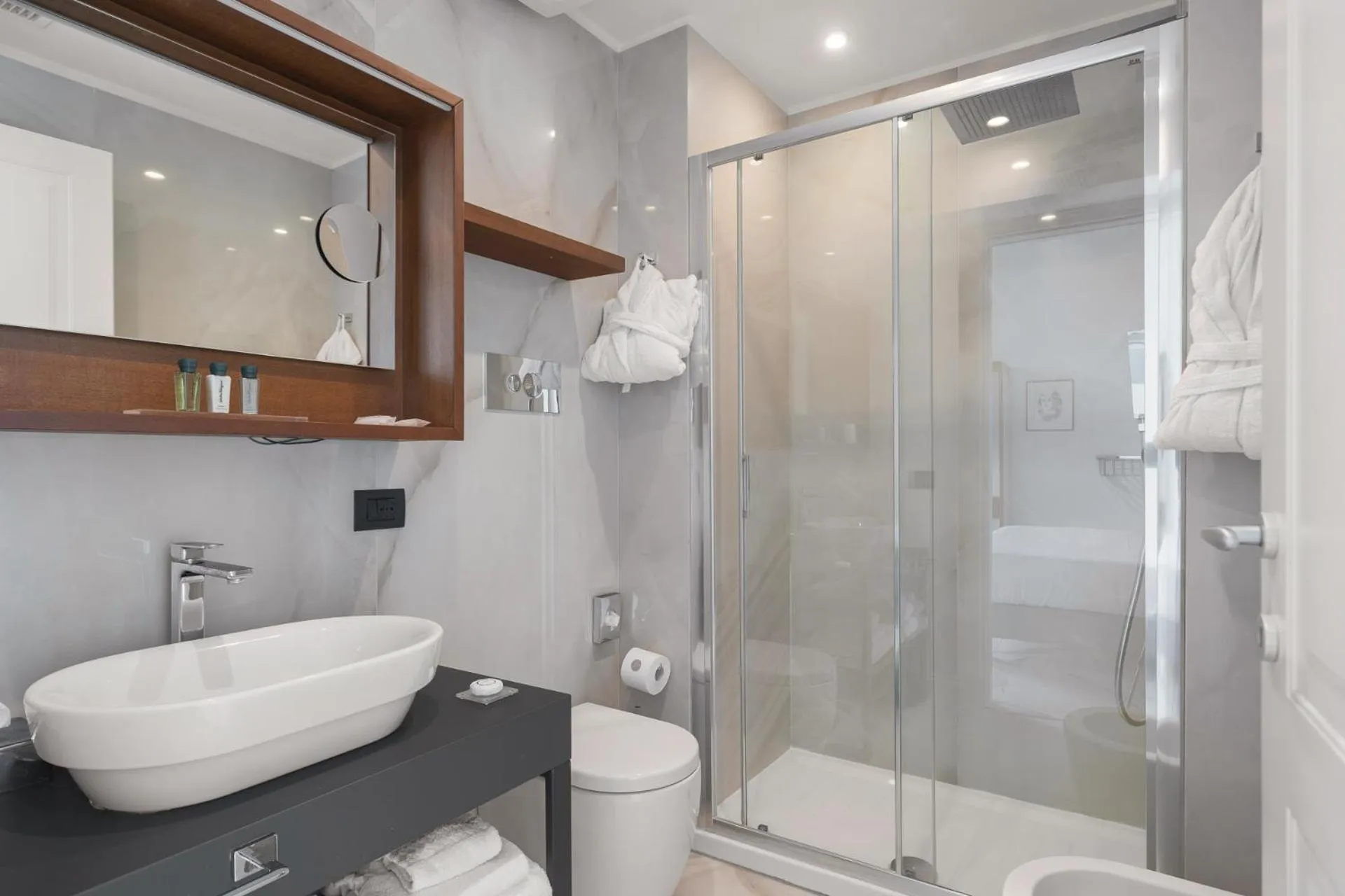 Bathroom in Palazzo Sovrana Serviced Luxury Apartments