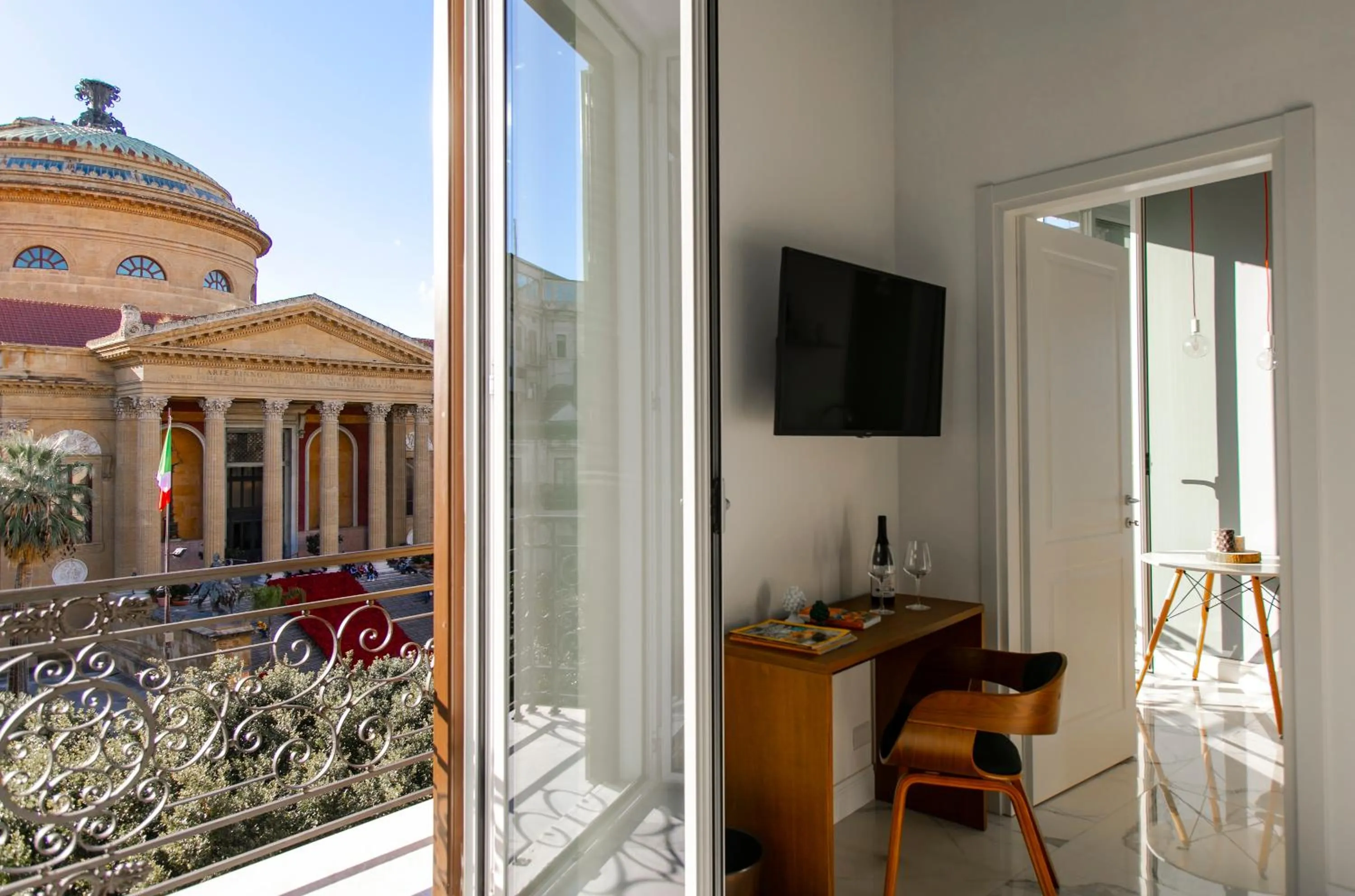 Balcony/Terrace in Palazzo Sovrana Serviced Luxury Apartments