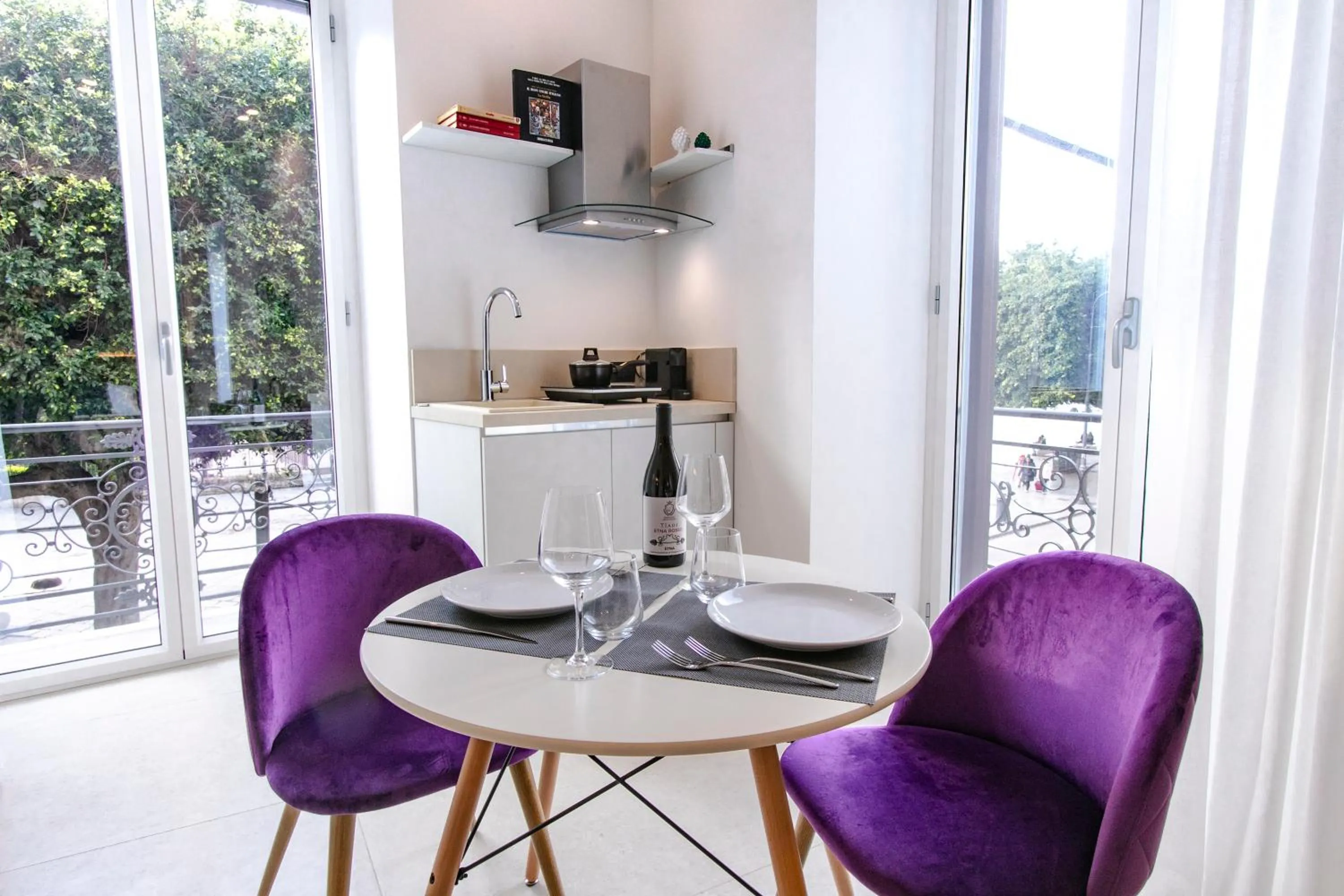 Kitchen or kitchenette in Palazzo Sovrana Serviced Luxury Apartments