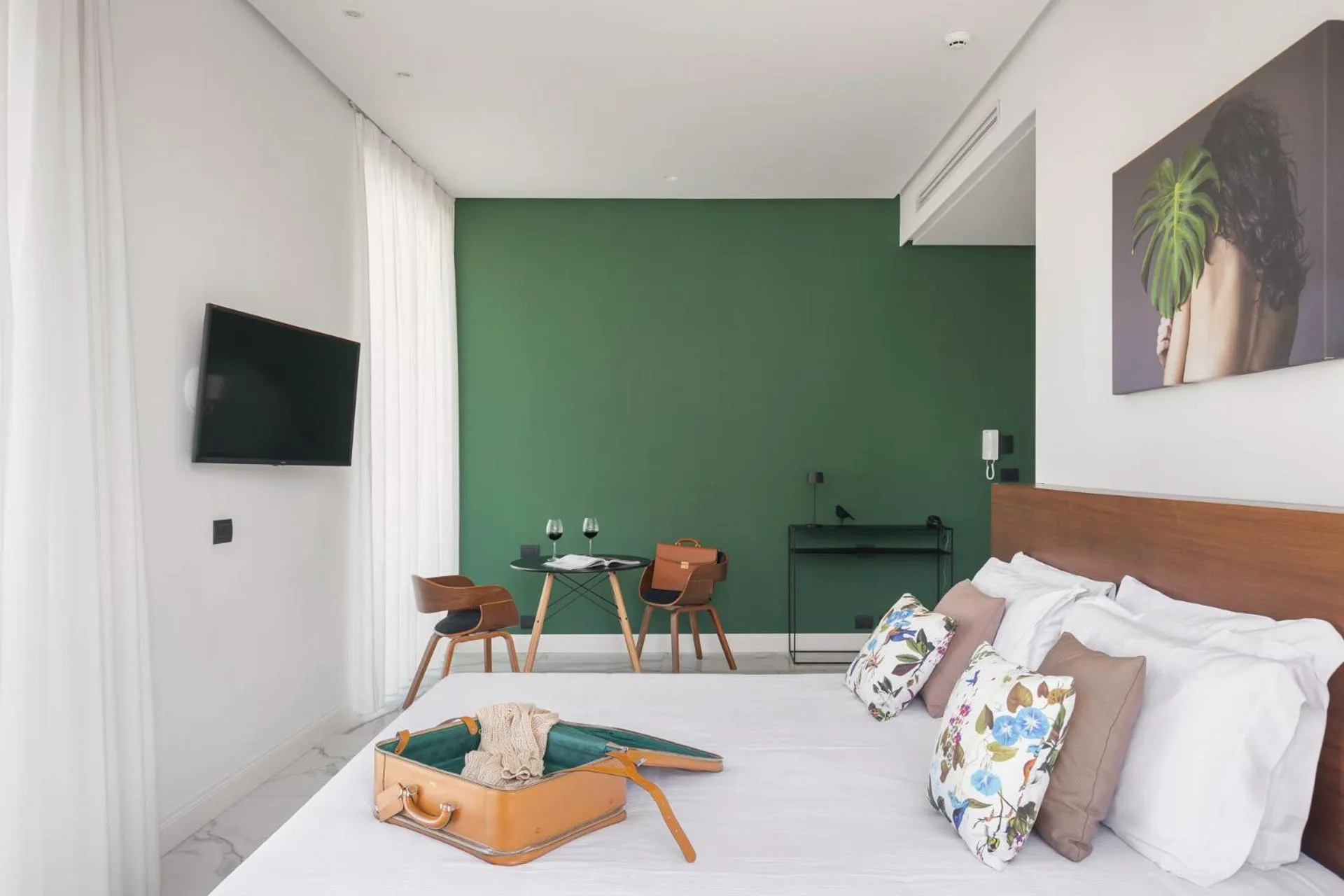 Photo of the whole room, Bed in Palazzo Sovrana Serviced Luxury Apartments