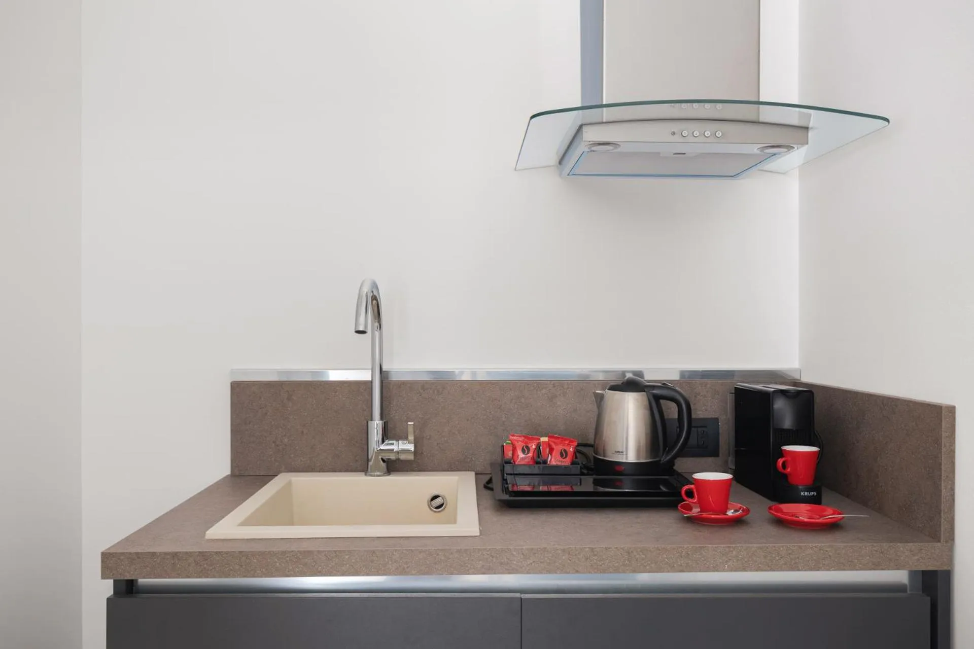 Kitchen or kitchenette in Palazzo Sovrana Serviced Luxury Apartments