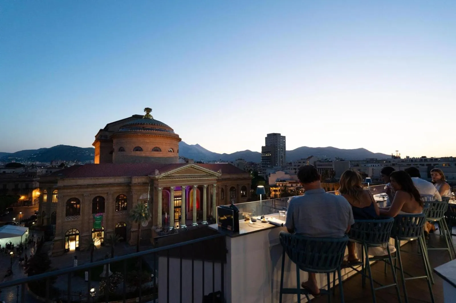 Restaurant/places to eat in Palazzo Sovrana Serviced Luxury Apartments