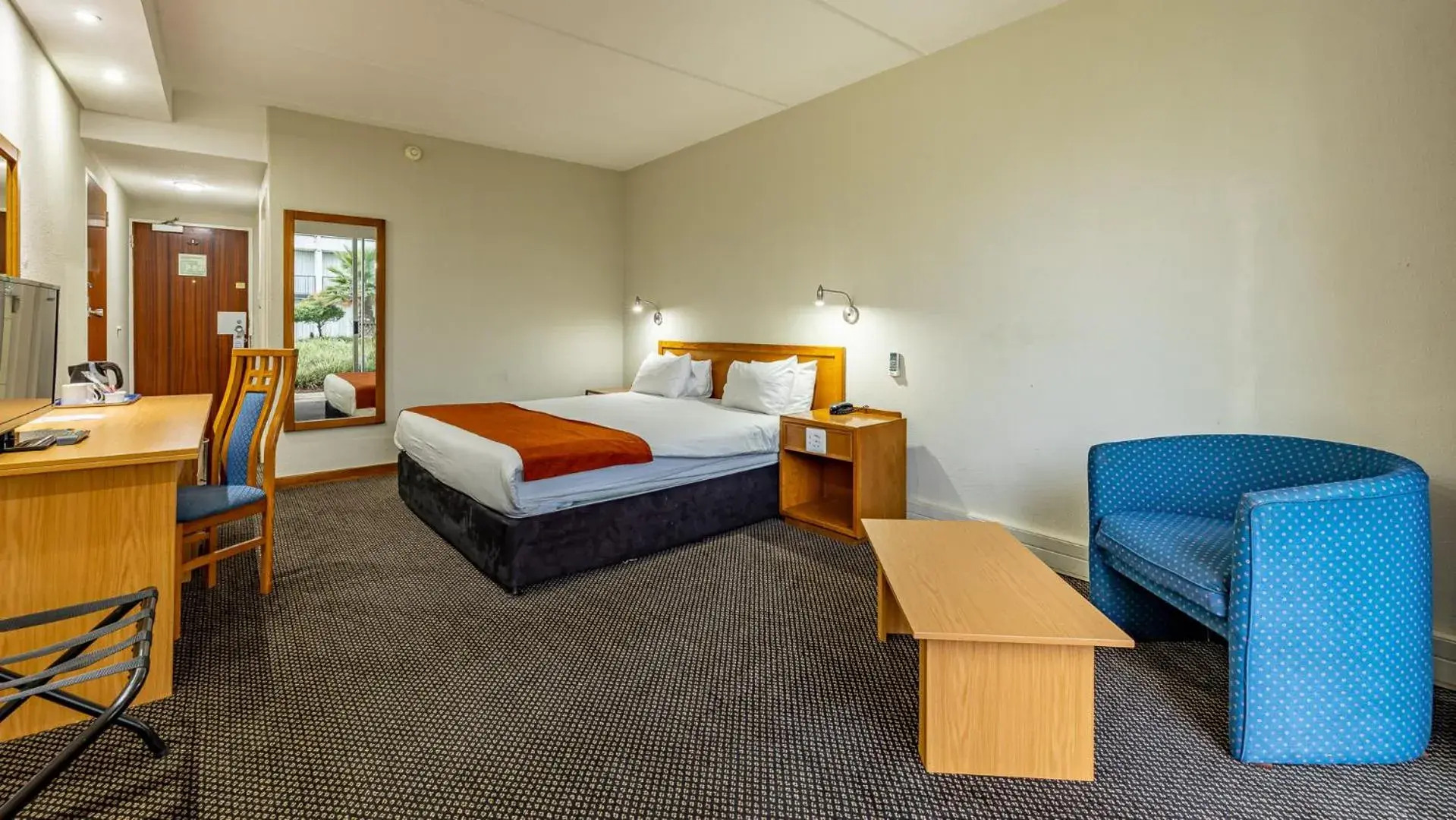 Deluxe King Room - single occupancy in African Sky Newcastle Inn Deluxe King Room - single occupancy in African Sky Newcastle Inn