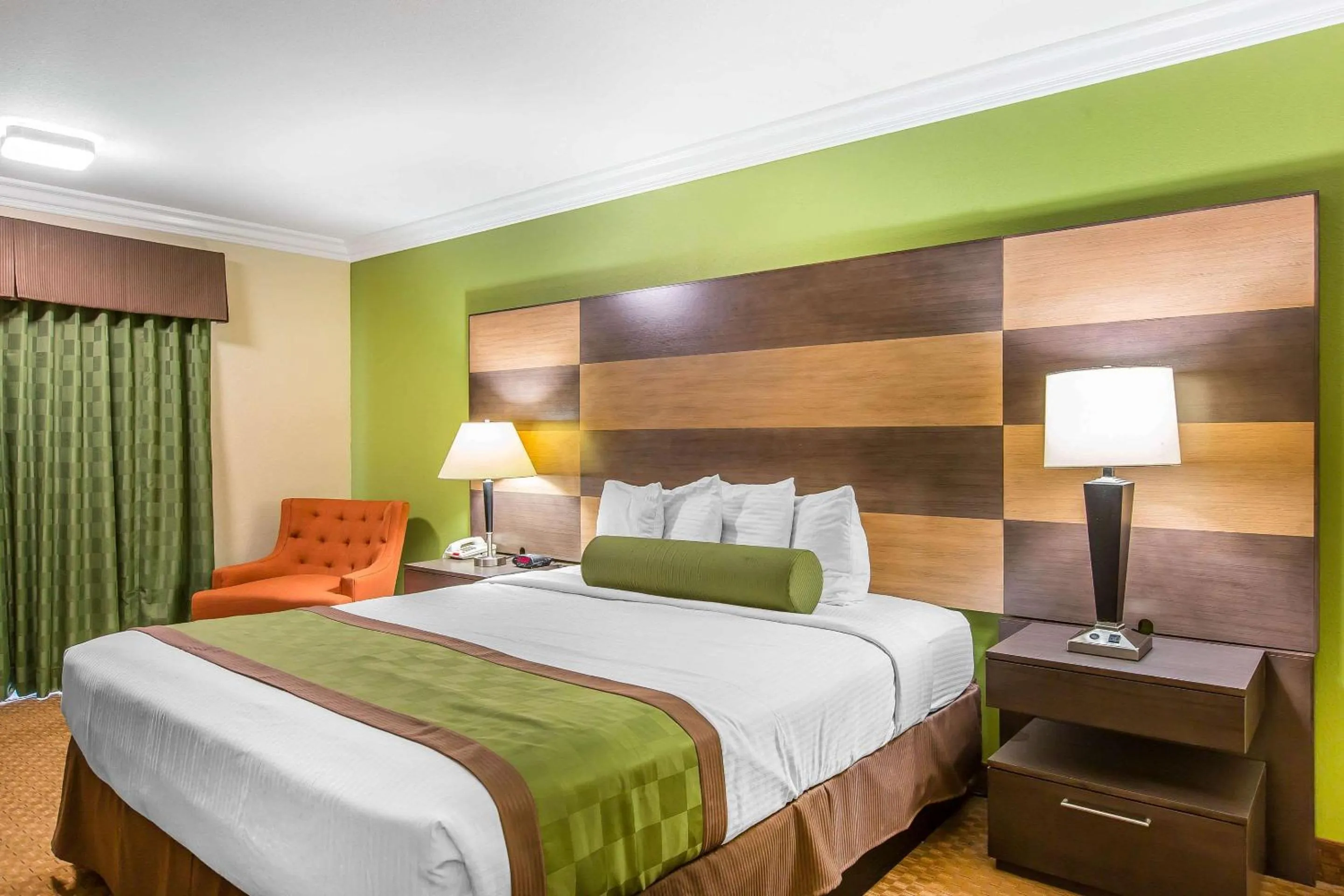 Bedroom, Bed in Rodeway Inn & Suites Canyon Lake-Menifee West