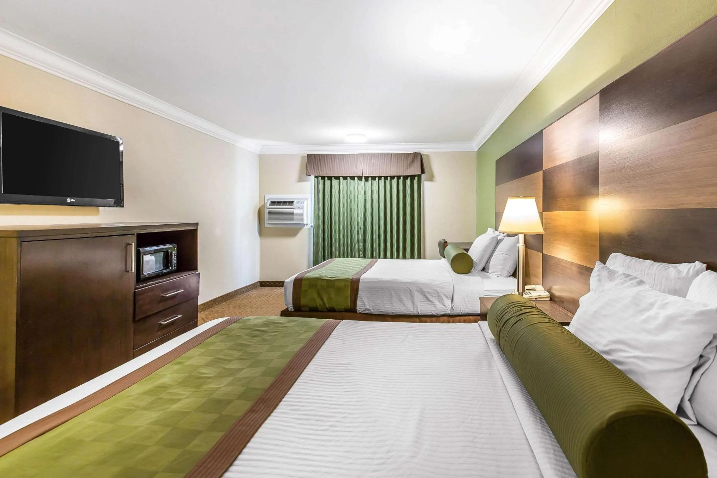 Bedroom, Bed in Rodeway Inn & Suites Canyon Lake-Menifee West