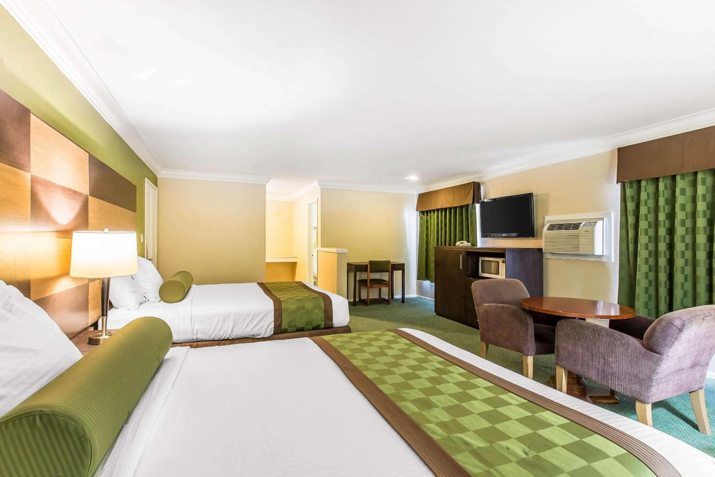 Bedroom, Bed in Rodeway Inn & Suites Canyon Lake-Menifee West