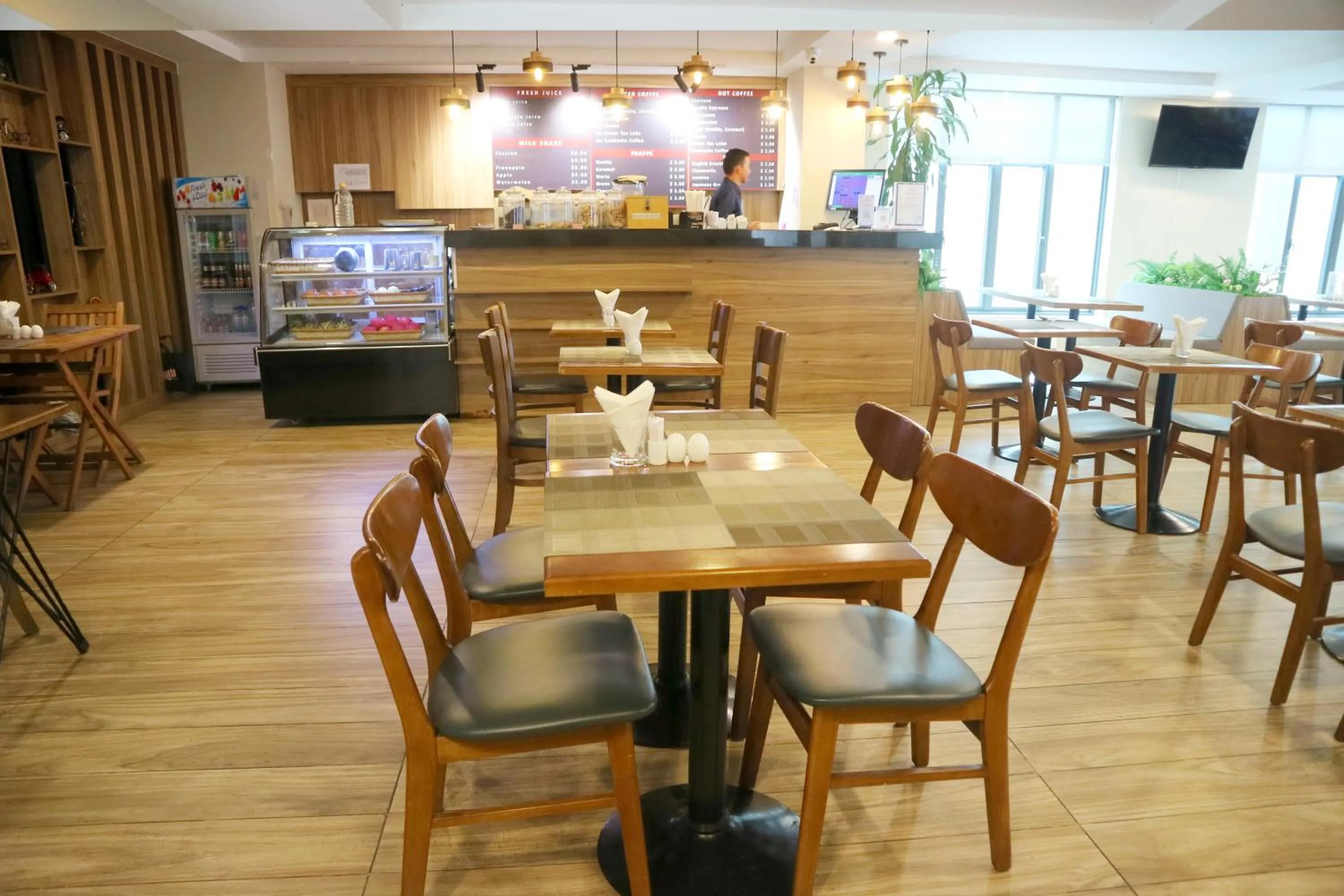 Restaurant/places to eat in HM Grand Central Hotel