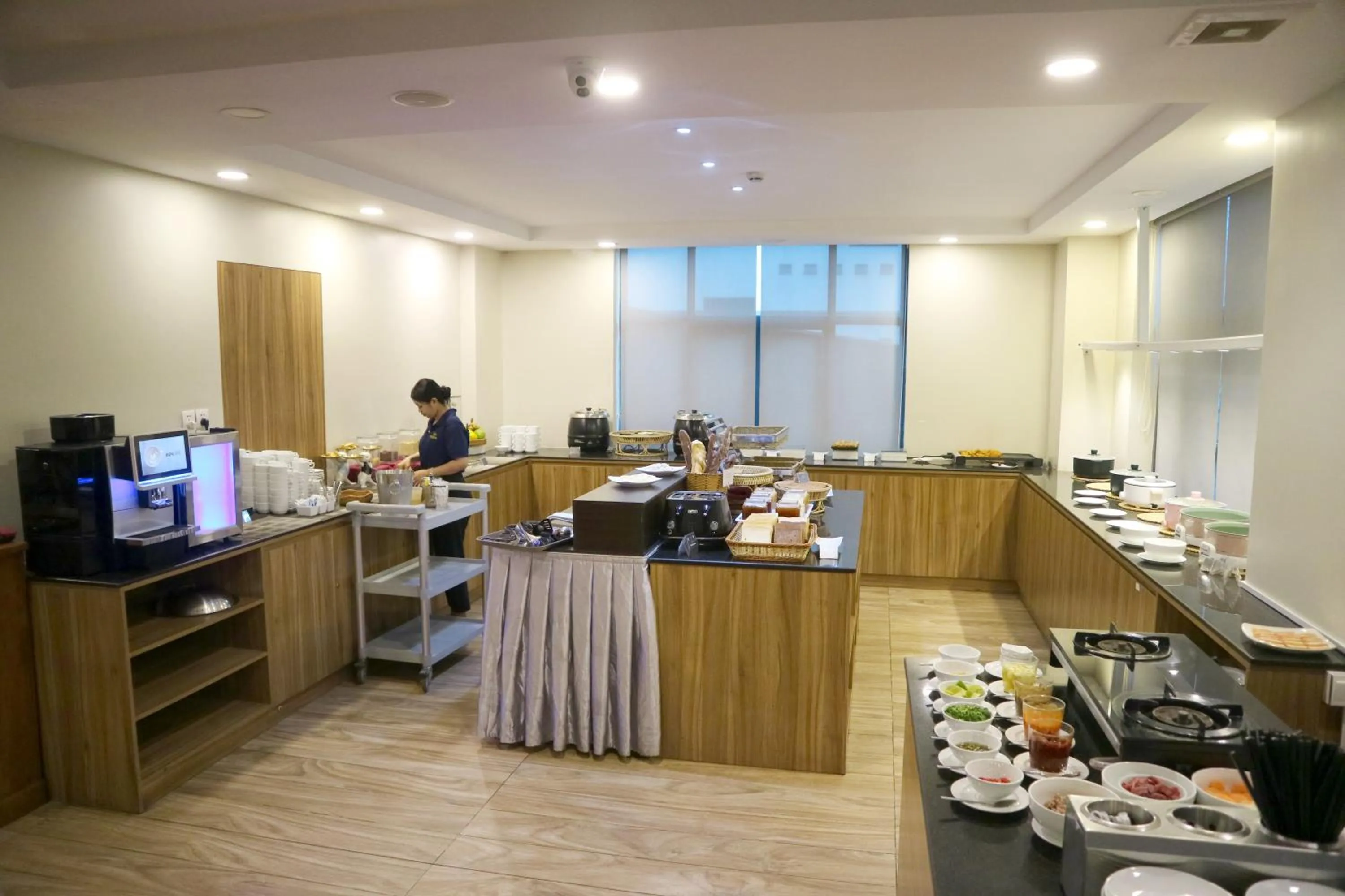 Restaurant/places to eat in HM Grand Central Hotel