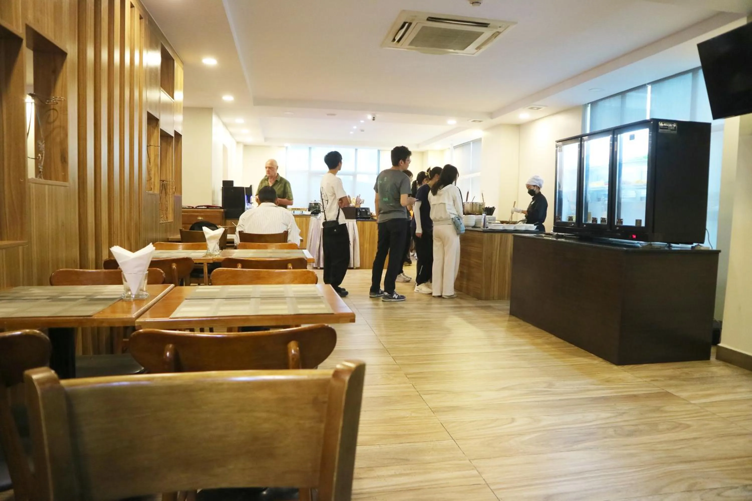 Restaurant/places to eat in HM Grand Central Hotel