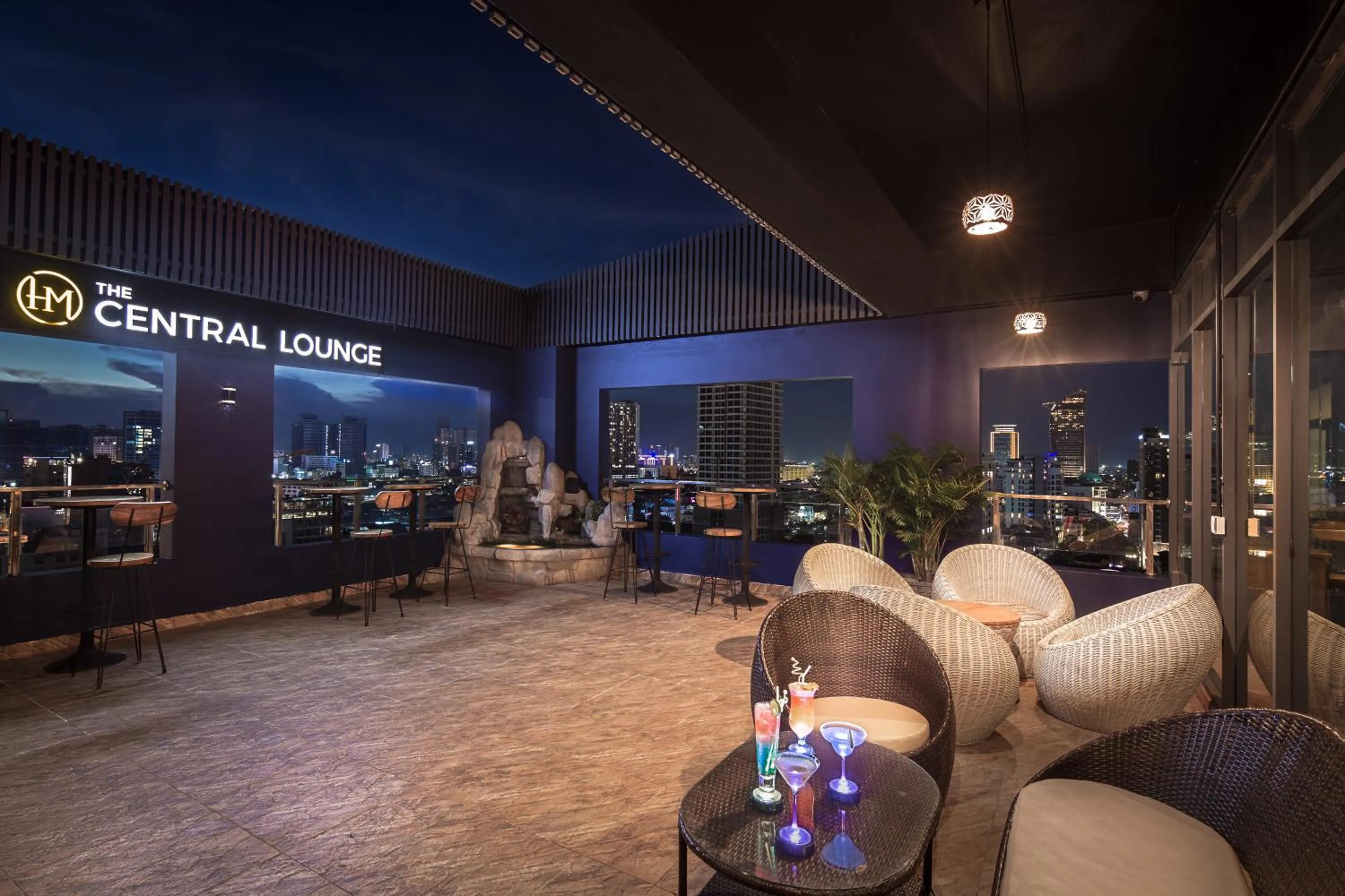 Restaurant/places to eat in HM Grand Central Hotel