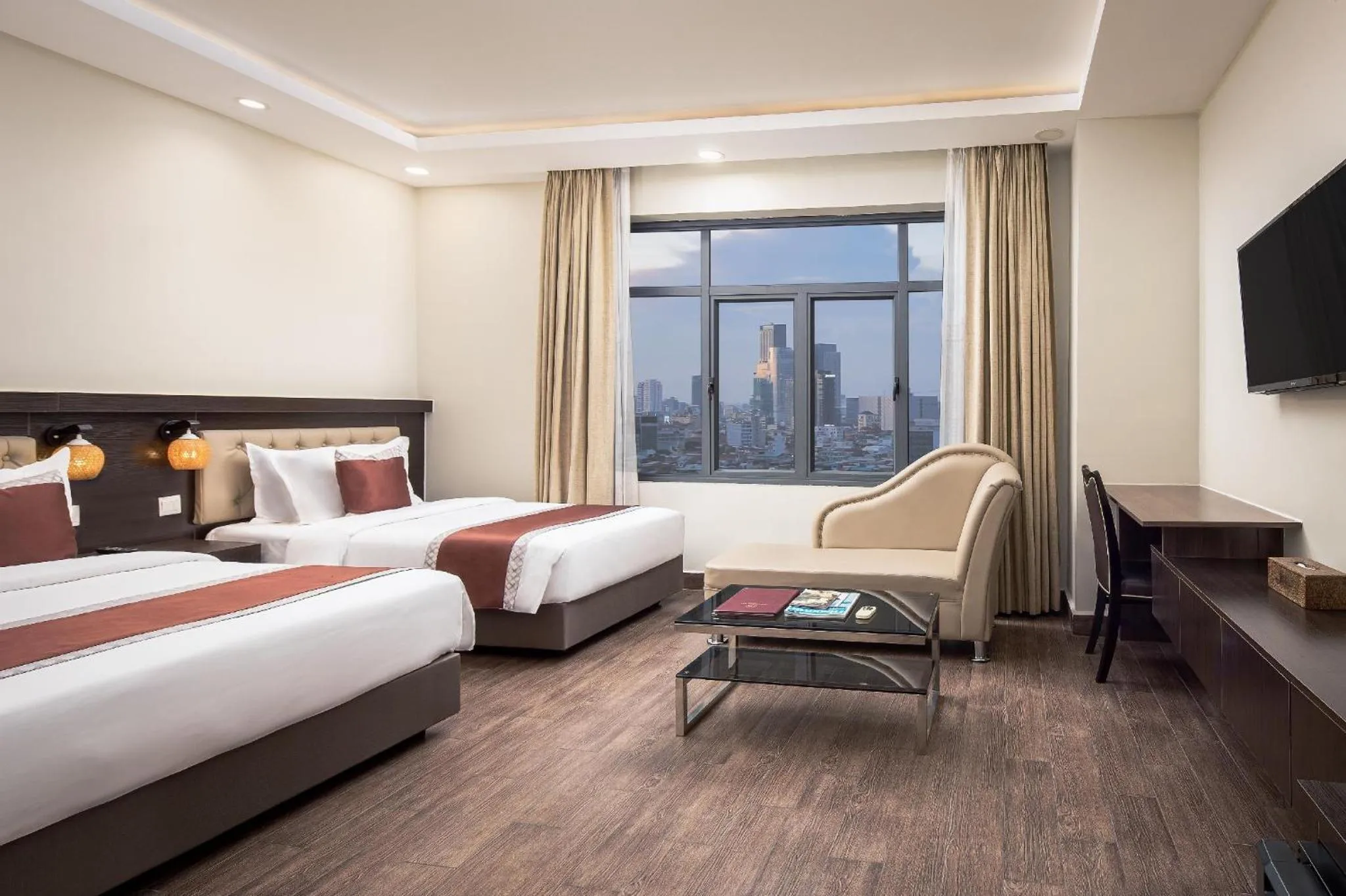 Communal lounge/ TV room, Bed in HM Grand Central Hotel