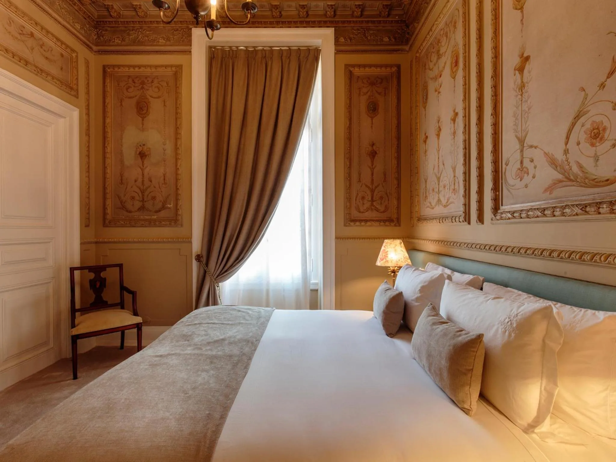 Bed in Dear Lisbon - Valmor Palace