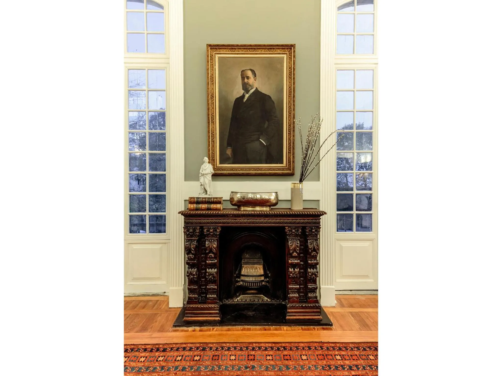 Decorative detail in Dear Lisbon - Valmor Palace