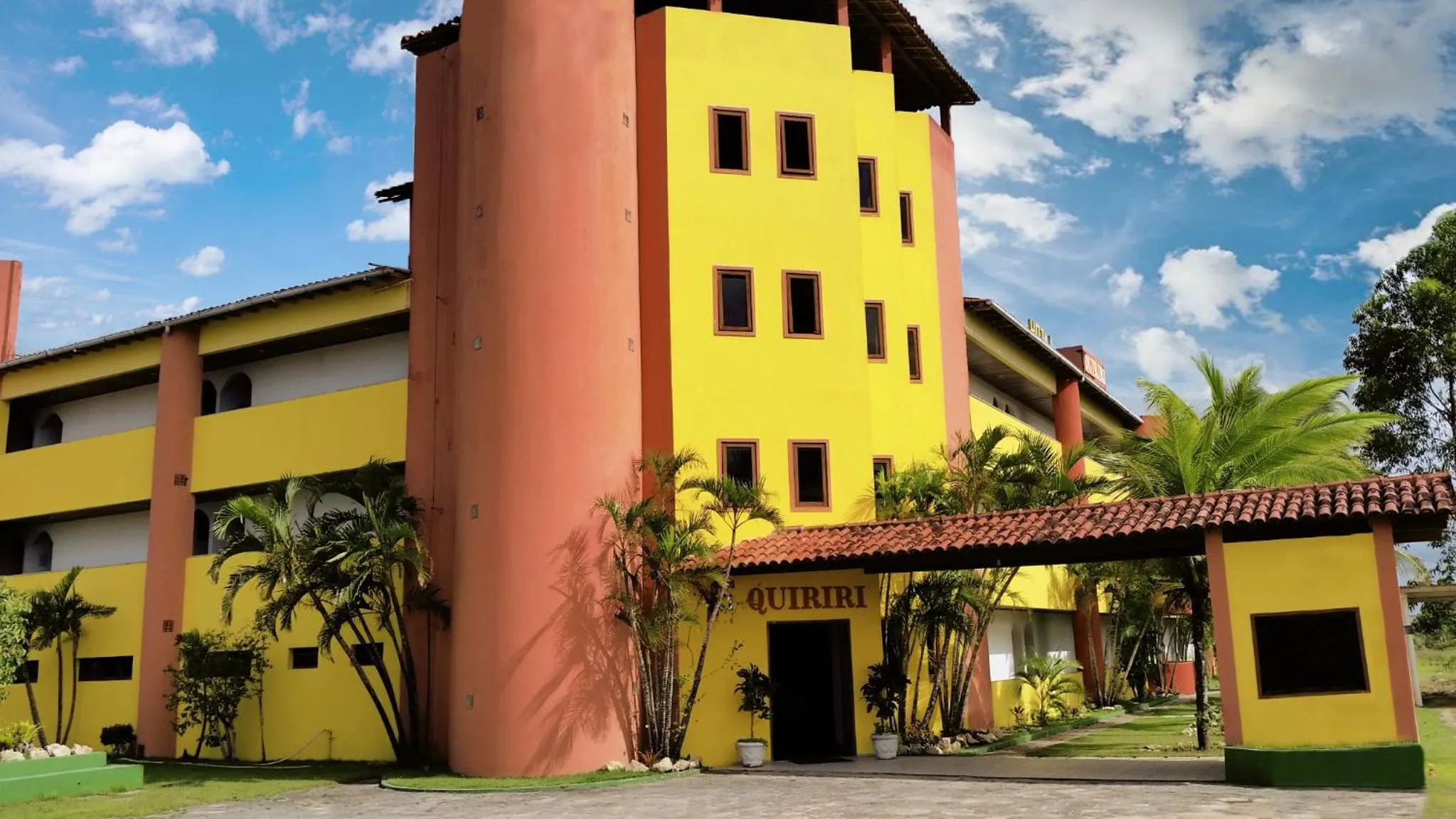 Facade/entrance in Quiriri Park Hotel