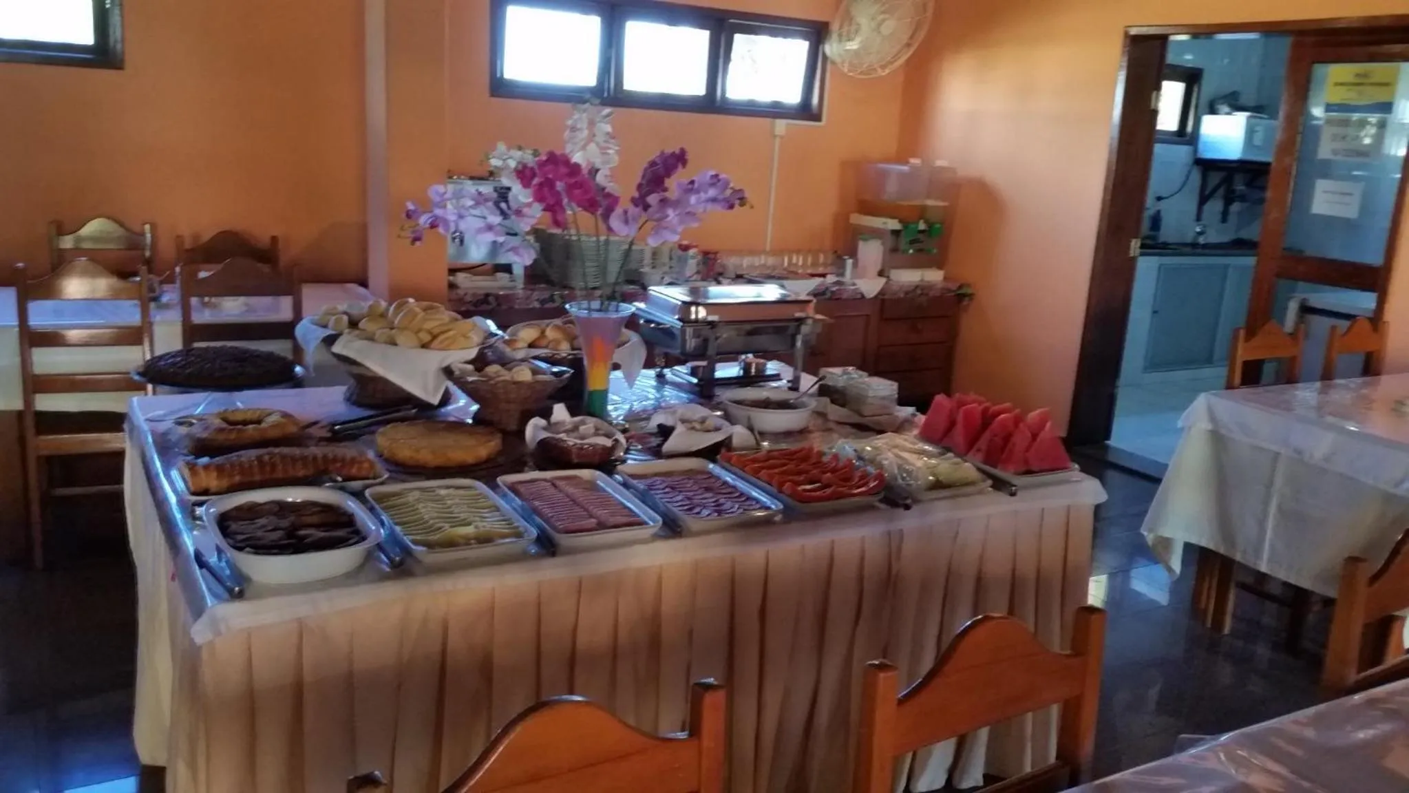 Buffet breakfast in Quiriri Park Hotel