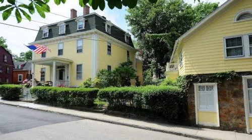 Yankee Peddler Inn