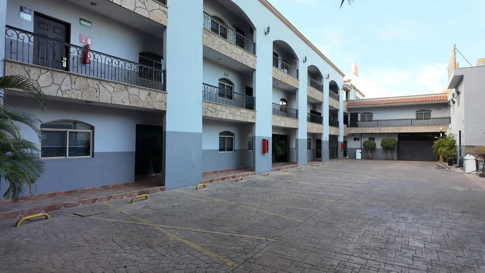 Property building in InHouse Hotel Culiacán