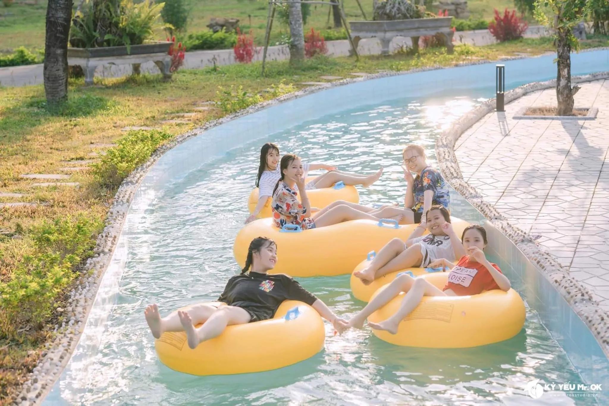 People in Hamya Hotsprings and Resort