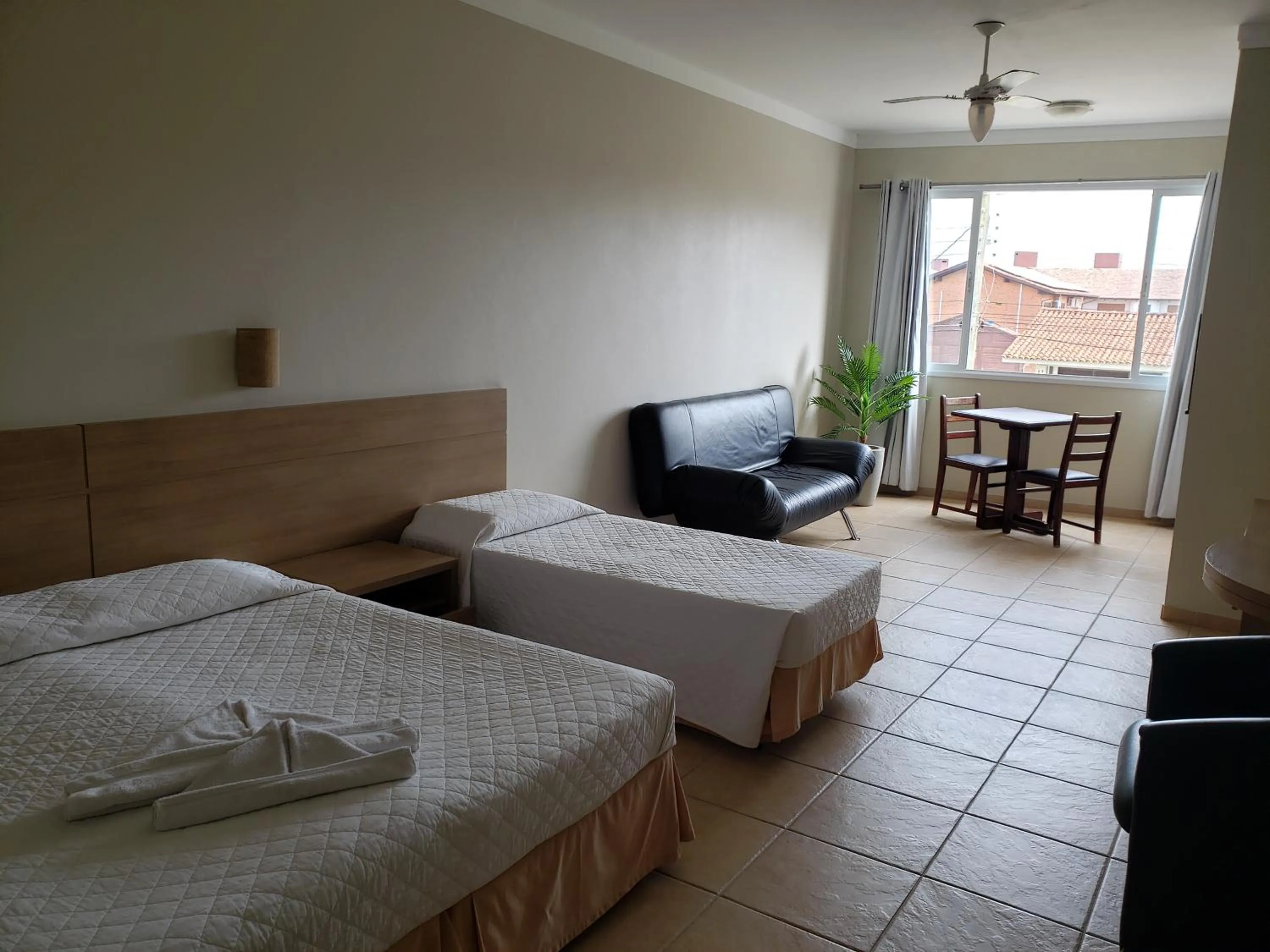 Photo of the whole room, Bed in De Rose Praia Hotel