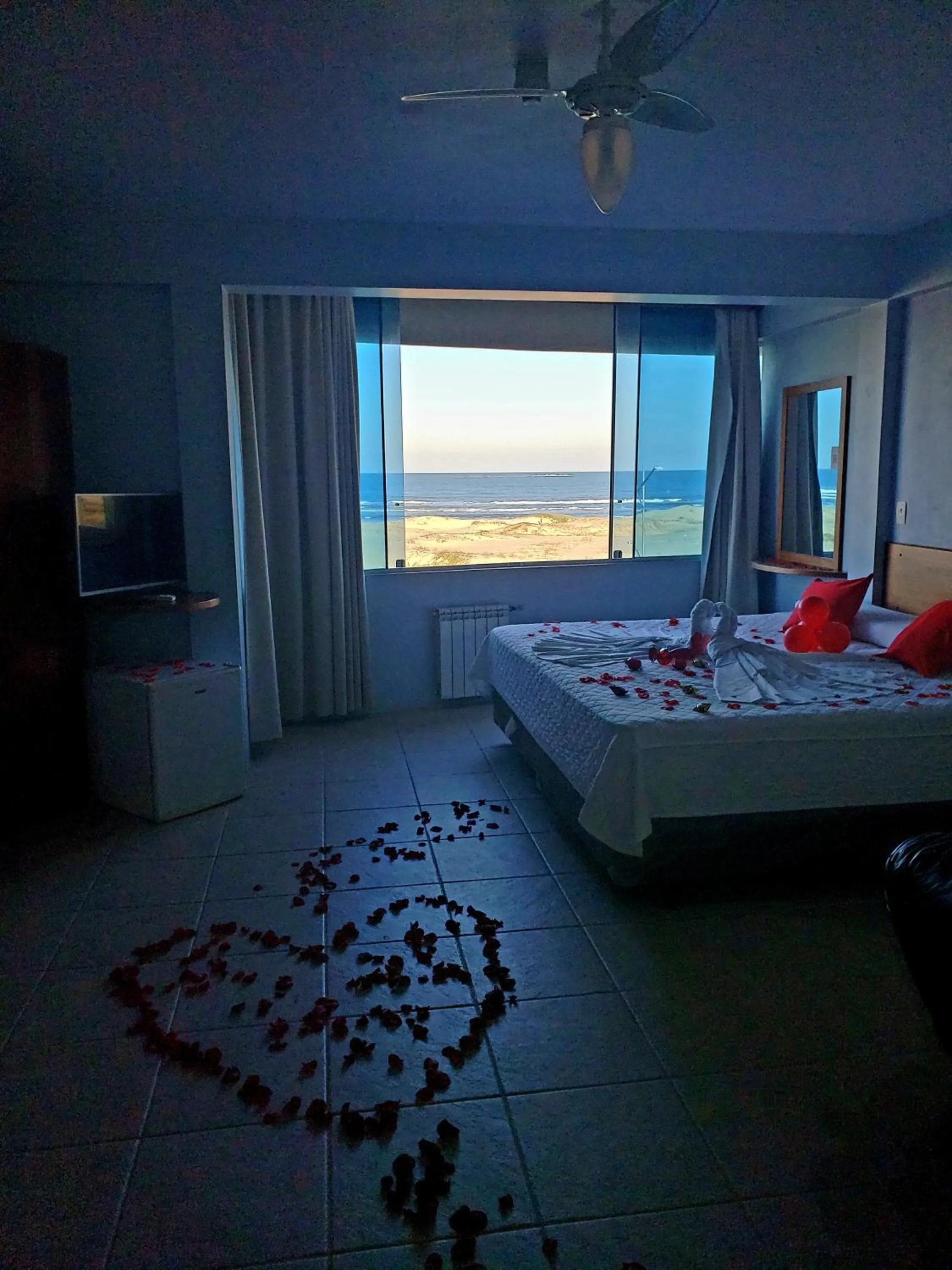 Bed in De Rose Praia Hotel