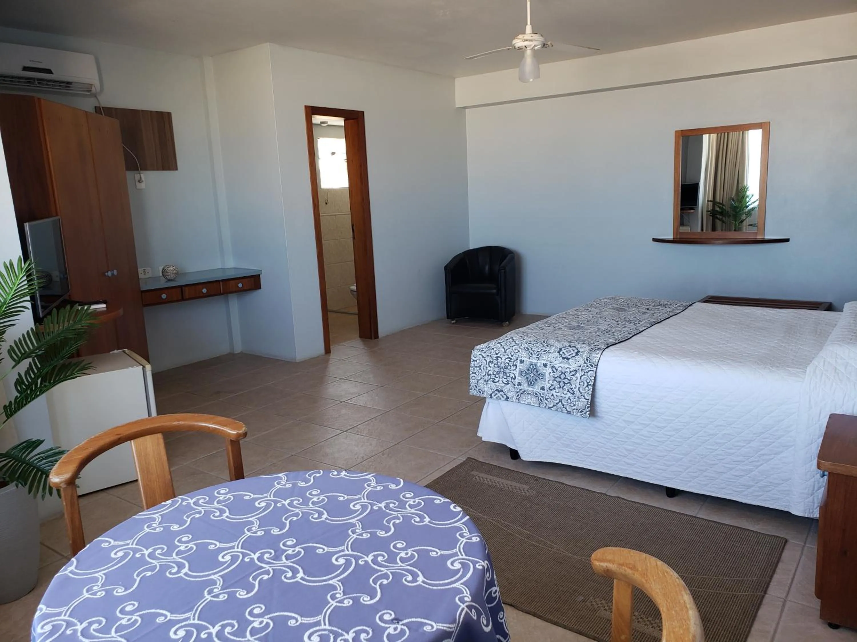 Photo of the whole room, Bed in De Rose Praia Hotel