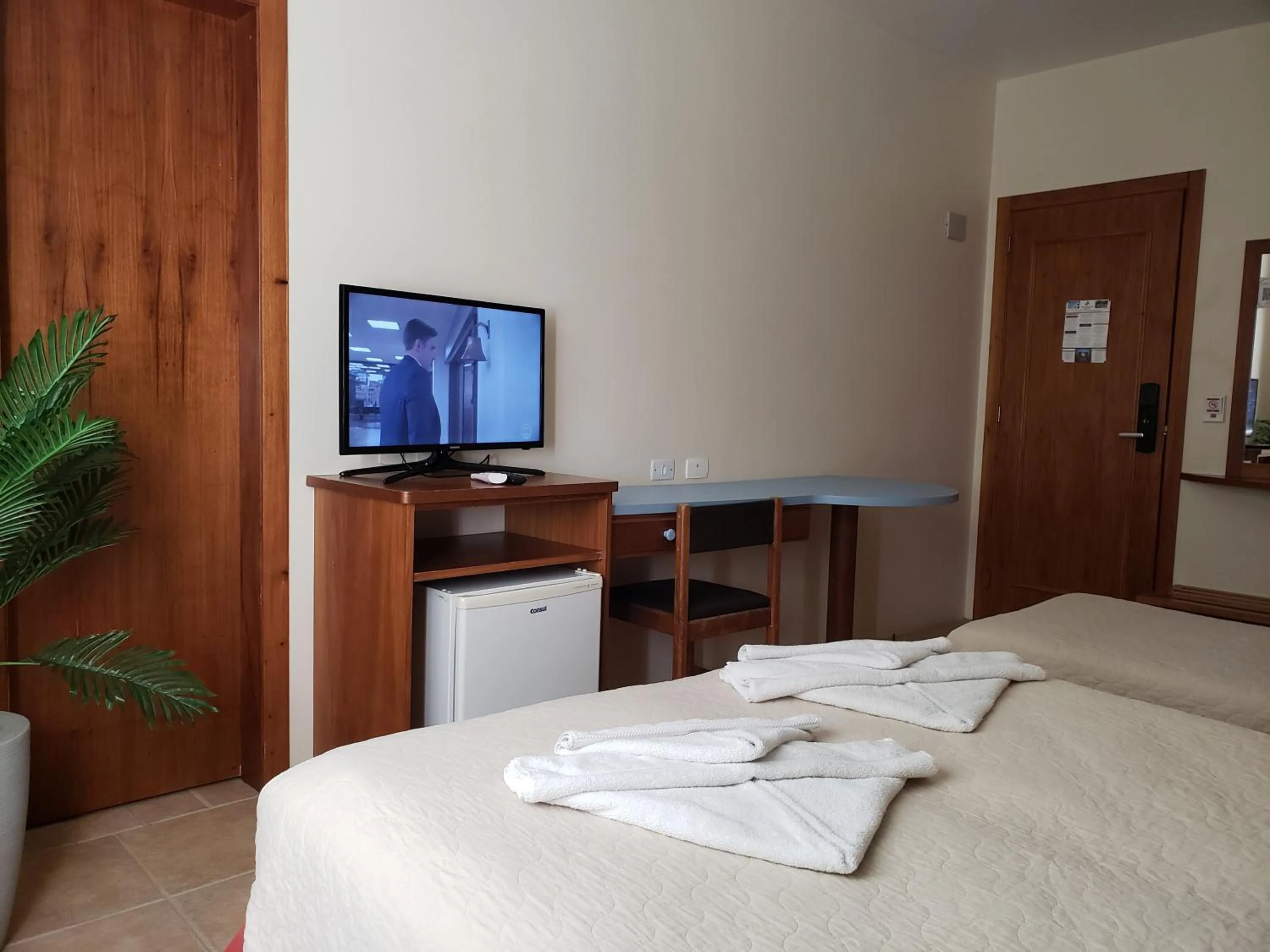 Photo of the whole room, Bed in De Rose Praia Hotel