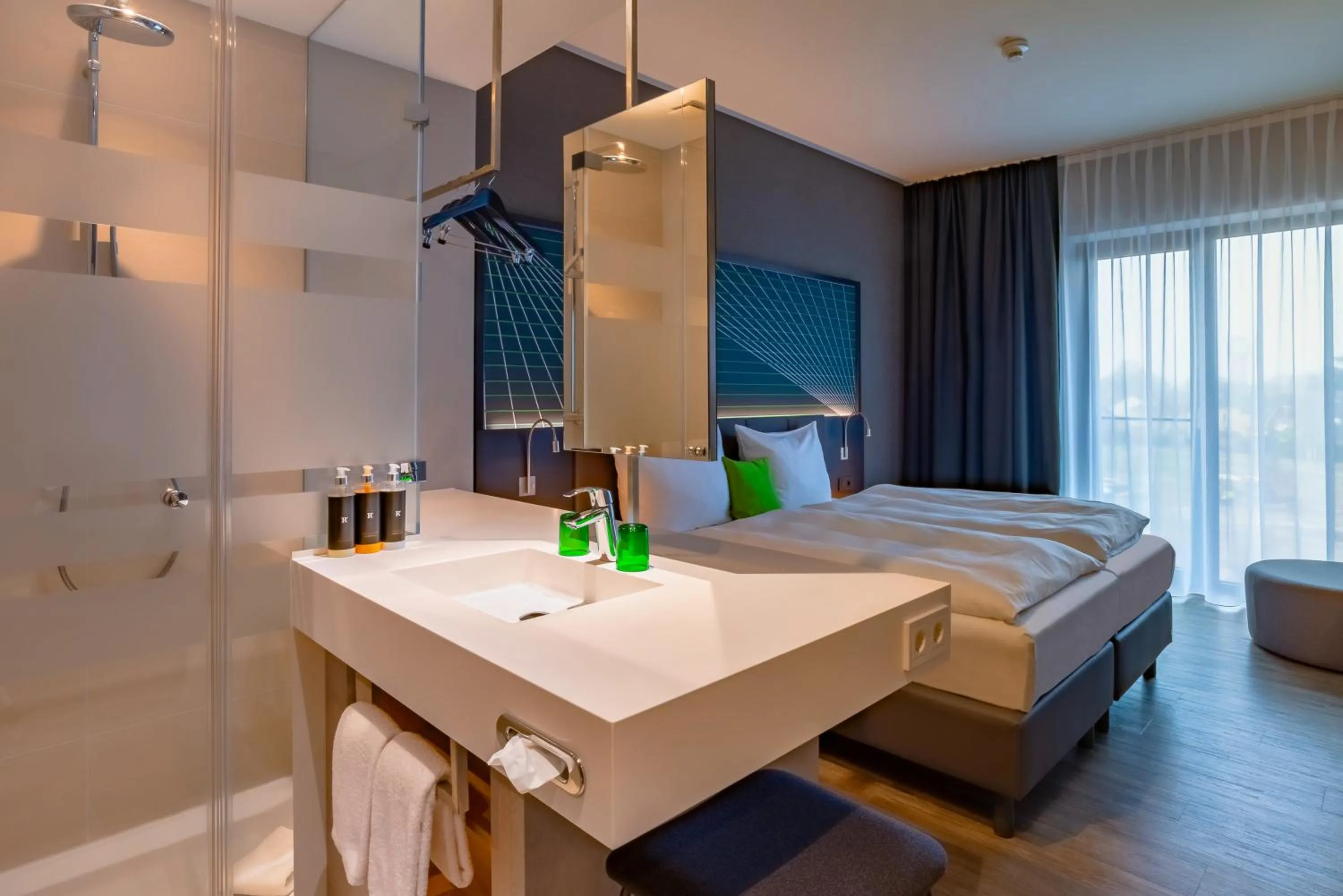 Bathroom, Bed in elaya hotel kevelaer